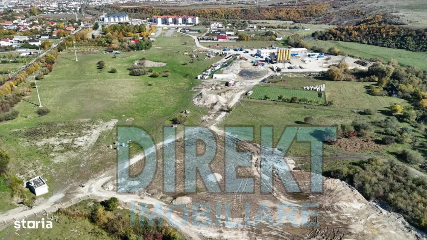 Agentia Direkt Imobiliare propune spre vanzare cabana Duplex situata i - Agentia Direkt Imobiliare propune spre vanzare cabana Duplex situata in zona pitoreasca Colibita , cu o priveliste spectaculoasa asupra lacului si muntilor din jur. Imobilul are o suprafata de 200 mp , si este compus din P+1E+M . La parter : living , bucatarie , baie , la etaj 6 dormitoare , balcon, baie , hol.

Utilitati: curent electric , apa, centrala pe lemne .

Dispune de filigorie , constructie din lemn, curte pavata , spatioasa , zona linistita , priveliste la lac .

Posibilitate de achizitionare si a celelilalte parti de duplex , si inca 500 mp teren.