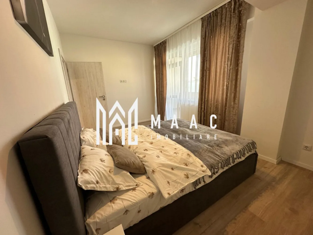 Apartament 3 camere I Etaj 2 I Modern I Balcon I Central
