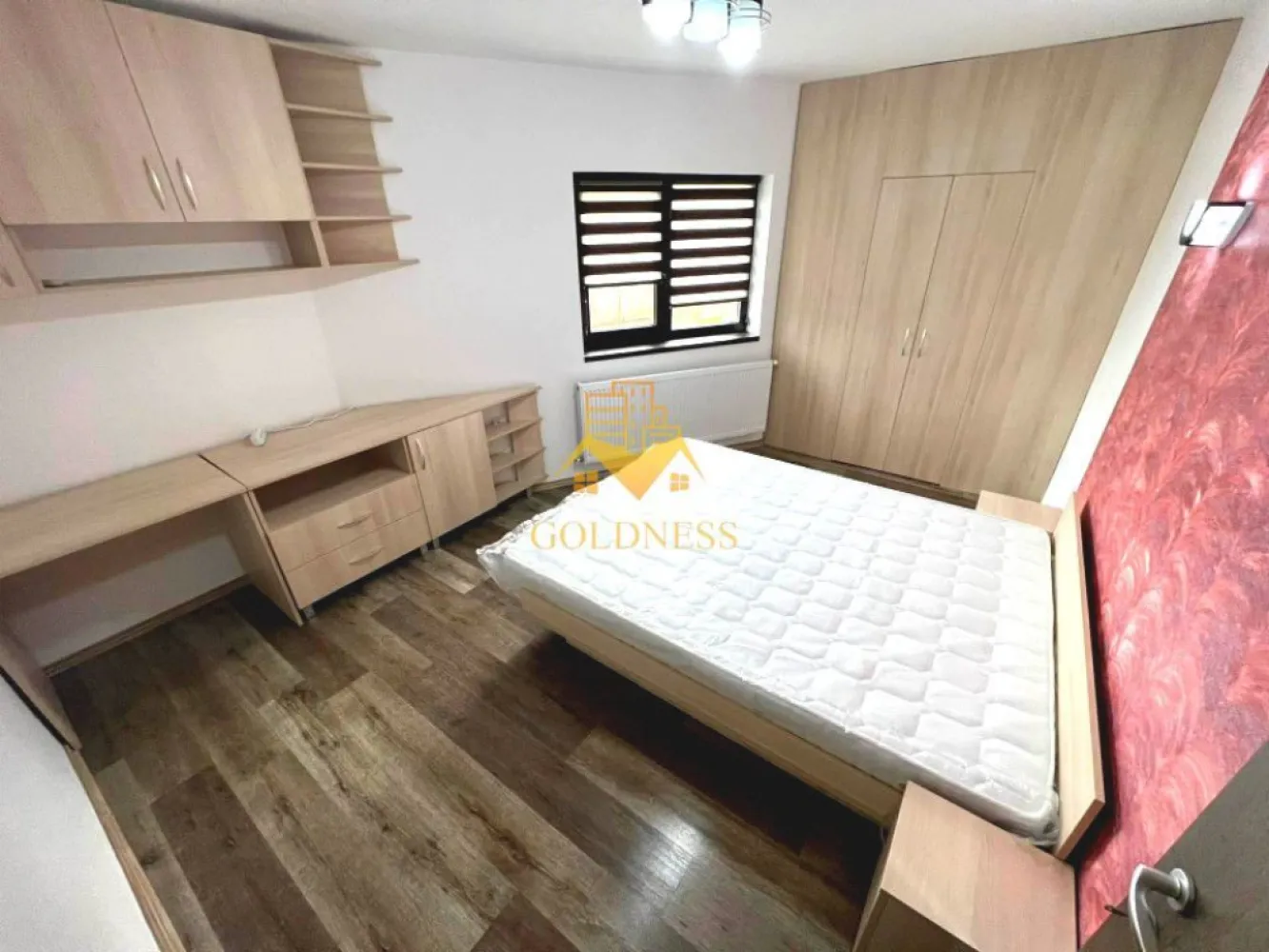 3 camere open space, modern, curte, parcare, Buna Ziua, Zona LIDL - GOLDNESS Imobiliare vă propune spre închiriere un apartament complet mobilat și utilat, la parter într-un imobil de 3 etaje, în cartierul Buna Ziua. Apartamentul este compartimentat astfel:
 - dormitor cu pat matrimonial, dressing, noptiere, birou
 - dormitor cu pat pentru o persoana, dressing, noptiera, birou
 - living cu bucatarie open-space complet utilată, canapea extensibla, loc de servit masa 
 - baie cu vană, calorifer port prosop inox și dulap pentru depozitare.
 - terasa 20 mp 
 

Imobilul este dotat cu toate cele necesare- centrală proprie, mașină de spălat haine, frigider, plită electrică, hotă, TV, etc. 
Se află în apropierea stațiilor de transport în comun, magazine, restaurante, spații verzi, farmacii, etc. 
Dispune de loc de parcare!
Dacă sunteți interesați de acest apartament și doriți să îl vizionați, dar și pentru alte oferte sau detalii nu ezitați să ne contactați telefonic sau prin e-mail - goldnessimobiliare@gmail.com. Vă stăm la dispoziție!
Pentru intermediere se percepe un comision de 50% din prețul chiriei!