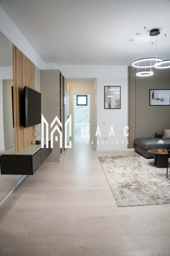 Apartament 2 camere |Tei Residence| Dem. Radulescu - MAAC IMOBILIARE vă propune spre vânzare un apartament cu 2 camere decomandat, mobilat si utilat, situat în complexul rezidențial de lux Tei Residence, pe Bulevardul Dem Rădulescu din Râmnicu Vâlcea, una dintre cele mai apreciate zone rezidențiale ale orașului.

Proprietatea se află într-un bloc nou construit la standarde premium, oferind un echilibru perfect între confort, calitate și o locație excelentă.

Detalii apartament:

-compartimentare decomandată;

-2 camere spațioase;

-finisaje de înaltă calitate;

-spații luminoase, cu lumină naturală din abundență;

-compartimentare practică, ideală pentru un stil de viață modern.

Parcare și facilități:

-imobilul dispune de garaj subteran modern, care oferă siguranță și confort;

-opțional, se poate achiziționa separat un loc de parcare subteran, cu acces direct către apartament prin lift;

-complex securizat, monitorizat video;

-spații verzi amenajate și zone comerciale la parter.

Proprietatea este ideală atât pentru locuință personală, cât și pentru investiție, fiind amplasată într-o zonă cu cerere ridicată și dezvoltare continuă.

Pentru mai multe informații sau pentru programarea unei vizionări, echipa MAAC IMOBILIARE vă stă cu plăcere la dispoziție.
CP2957197
