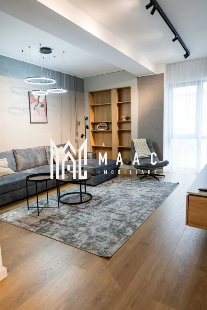 Apartament 3 Camere |Tei Residence| Dem. Radulescu - MAAC IMOBILIARE vă propune spre vânzare un apartament cu 3 camere decomandat, situat în ansamblul rezidențial Tei Residence, pe Bulevardul Dem Rădulescu din Râmnicu Vâlcea, una dintre cele mai moderne și apreciate zone rezidențiale ale orașului.

Apartamentul este amplasat într-un bloc nou, finalizat, construit la standarde moderne, oferind un nivel ridicat de confort, siguranță și funcționalitate. Compartimentarea decomandată asigură spații bine organizate, ideale pentru o familie care își dorește o locuință într-un complex rezidențial premium.

Detalii principale:

-număr camere: 3

-compartimentare: decomandată

-locație: Tei Residence – Bd. Dem Rădulescu

-loc de parcare subteran inclus în prețul afișat

Facilități și beneficii ale complexului:

-acces securizat și monitorizare video;

-buncăr de adăpost pentru siguranță sporită;

-zone verzi amenajate pentru relaxare;

-spații comerciale la parter;

-infrastructură modernă și finisaje de calitate superioară.

Proprietatea reprezintă o alegere excelentă atât pentru locuință personală, cât și pentru investiție, fiind situată într-o zonă în plină dezvoltare a orașului, cu acces rapid către puncte de interes.

Pentru mai multe informații sau pentru programarea unei vizionări, echipa MAAC IMOBILIARE vă stă cu plăcere la dispoziție.
CP2957209