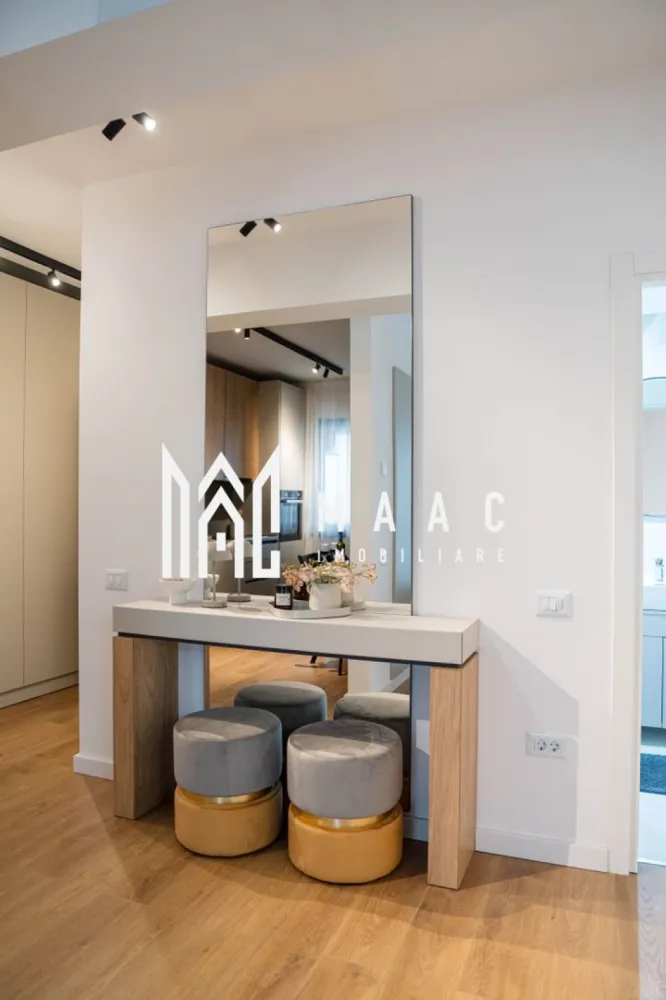 Apartament 3 Camere |Tei Residence| Dem. Radulescu - MAAC IMOBILIARE vă propune spre vânzare un apartament cu 3 camere decomandat, situat în ansamblul rezidențial Tei Residence, pe Bulevardul Dem Rădulescu din Râmnicu Vâlcea, una dintre cele mai moderne și apreciate zone rezidențiale ale orașului.

Apartamentul este amplasat într-un bloc nou, finalizat, construit la standarde moderne, oferind un nivel ridicat de confort, siguranță și funcționalitate. Compartimentarea decomandată asigură spații bine organizate, ideale pentru o familie care își dorește o locuință într-un complex rezidențial premium.

Detalii principale:

-număr camere: 3

-compartimentare: decomandată

-locație: Tei Residence – Bd. Dem Rădulescu

-loc de parcare subteran inclus în prețul afișat

Facilități și beneficii ale complexului:

-acces securizat și monitorizare video;

-buncăr de adăpost pentru siguranță sporită;

-zone verzi amenajate pentru relaxare;

-spații comerciale la parter;

-infrastructură modernă și finisaje de calitate superioară.

Proprietatea reprezintă o alegere excelentă atât pentru locuință personală, cât și pentru investiție, fiind situată într-o zonă în plină dezvoltare a orașului, cu acces rapid către puncte de interes.

Pentru mai multe informații sau pentru programarea unei vizionări, echipa MAAC IMOBILIARE vă stă cu plăcere la dispoziție.
CP2957209