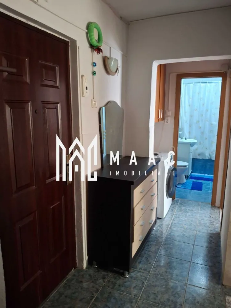 Apartament 2 camere de închiriat | Valea Aurie, Sibiu | 2 balcoane - Apartament cu 2 camere de închiriat în Valea Aurie, Sibiu, cu 60 mp utili, compartimentare decomandată și două balcoane, complet mobilat și utilat pentru mutare rapidă.

Detalii proprietate:
• Suprafață utilă de 60 mp și suprafață construită de 72 mp
• Compartimentare decomandată: living, dormitor, bucătărie, baie, cămară și spațiu pentru depozitare
• Etaj 4 din 8 într-un imobil finalizat, dotat cu lift
• Stare interioară bună, construcție din cărămidă, an construcție 1980
• Două balcoane, dintre care unul de serviciu
• Se închiriază complet mobilat și utilat
• Dotări menționate: centrală termică proprie, ferestre cu geam termopan, mașină de spălat rufe, frigider, aragaz cu cuptor, cuptor electric, televizor în dormitor, aspirator și aerotermă în baie

Zonă și acces:
Proprietatea este amplasată în cartierul Valea Aurie, cu acces facil către principalele artere ale orașului. În apropiere se află Grădina Zoologică, Muzeul ASTRA, magazine precum Lidl și Profi, precum și școală, grădiniță, parcuri, locuri de joacă și mijloace de transport.

Dacă îți dorești un apartament bine poziționat și pregătit pentru locuire, contactează echipa MAAC Imobiliare pentru o vizionare. Cod anunț CP3199659.