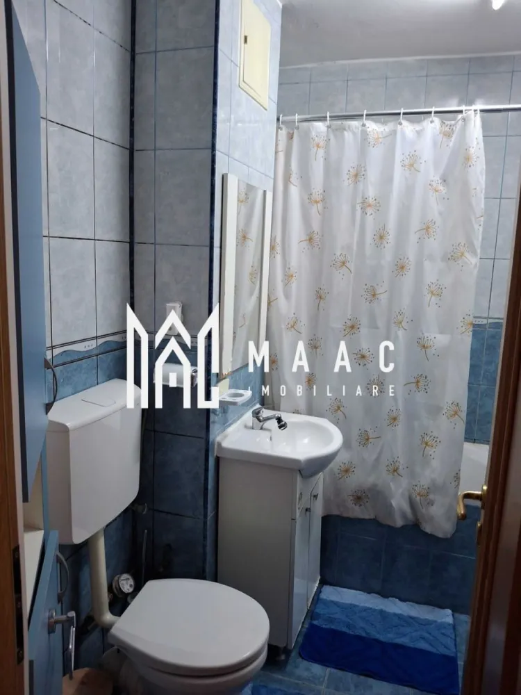 Apartament 2 camere de închiriat | Valea Aurie, Sibiu | 2 balcoane - Apartament cu 2 camere de închiriat în Valea Aurie, Sibiu, cu 60 mp utili, compartimentare decomandată și două balcoane, complet mobilat și utilat pentru mutare rapidă.

Detalii proprietate:
• Suprafață utilă de 60 mp și suprafață construită de 72 mp
• Compartimentare decomandată: living, dormitor, bucătărie, baie, cămară și spațiu pentru depozitare
• Etaj 4 din 8 într-un imobil finalizat, dotat cu lift
• Stare interioară bună, construcție din cărămidă, an construcție 1980
• Două balcoane, dintre care unul de serviciu
• Se închiriază complet mobilat și utilat
• Dotări menționate: centrală termică proprie, ferestre cu geam termopan, mașină de spălat rufe, frigider, aragaz cu cuptor, cuptor electric, televizor în dormitor, aspirator și aerotermă în baie

Zonă și acces:
Proprietatea este amplasată în cartierul Valea Aurie, cu acces facil către principalele artere ale orașului. În apropiere se află Grădina Zoologică, Muzeul ASTRA, magazine precum Lidl și Profi, precum și școală, grădiniță, parcuri, locuri de joacă și mijloace de transport.

Dacă îți dorești un apartament bine poziționat și pregătit pentru locuire, contactează echipa MAAC Imobiliare pentru o vizionare. Cod anunț CP3199659.