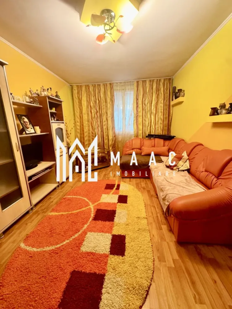 Apartament 2 camere decomandat | Ostroveni, Vâlcea | parter, mobilat - MAAC Imobiliare vă propune spre vânzare un apartament cu 2 camere decomandat, situat la parterul unui bloc cu 10 etaje din cartierul Ostroveni, Râmnicu Vâlcea. Cu o suprafață utilă de 49 mp și disponibil imediat, această proprietate reprezintă o alegere excelentă atât pentru locuit, cât și pentru investiție.

Caracteristici:
Suprafață utilă: 49 mp
Suprafață construită: 58 mp
Compartimentare decomandată
Parter din 10 etaje
Living
Dormitor
Bucătărie separată
Baie
Balcon
Orientare est
An construcție: 1978
Bloc cu structură din beton

Apartamentul se vinde complet mobilat și utilat, fiind disponibil imediat. Necesită îmbunătățiri, oferind viitorului proprietar posibilitatea de a-l amenaja după propriul gust și necesități.
Amplasarea este un real avantaj, având în apropiere școli, grădinițe, parc, magazine și mijloace de transport în comun, cu acces facil către toate punctele de interes ale orașului.
Poziționarea la parter îl recomandă atât pentru locuință, cât și pentru desfășurarea unor activități precum birou, cabinet sau salon, în funcție de destinația permisă.
Cod ofertă: CP3207449
Pentru mai multe informații și programarea unei vizionări, contactați echipa MAAC Imobiliare.