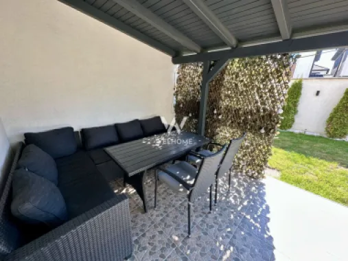 Casa la cheie, curte individuala, jaluzele electrice, aer conditionat