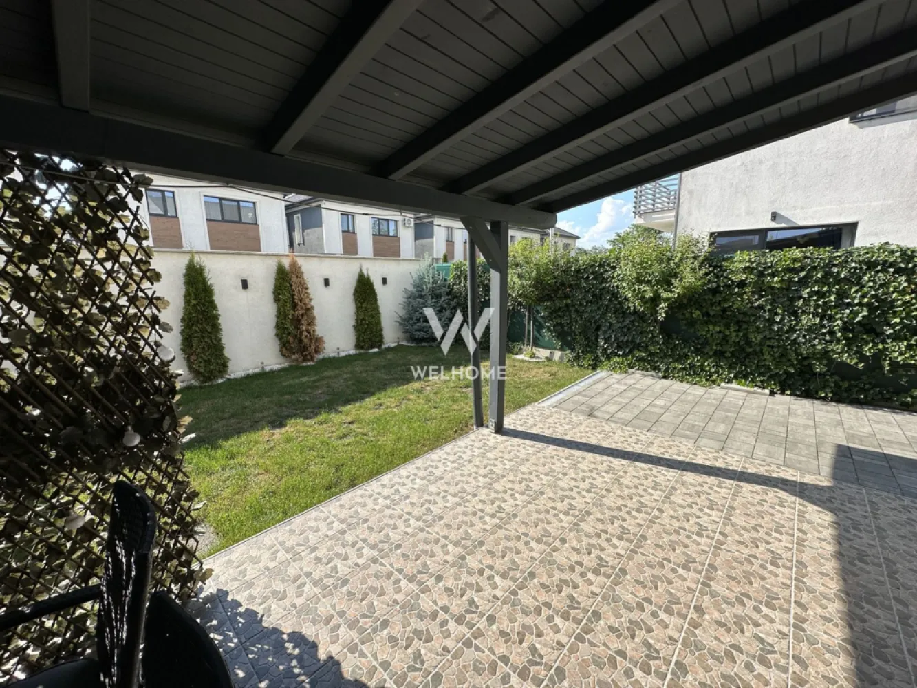Casa la cheie, curte individuala, jaluzele electrice, aer conditionat