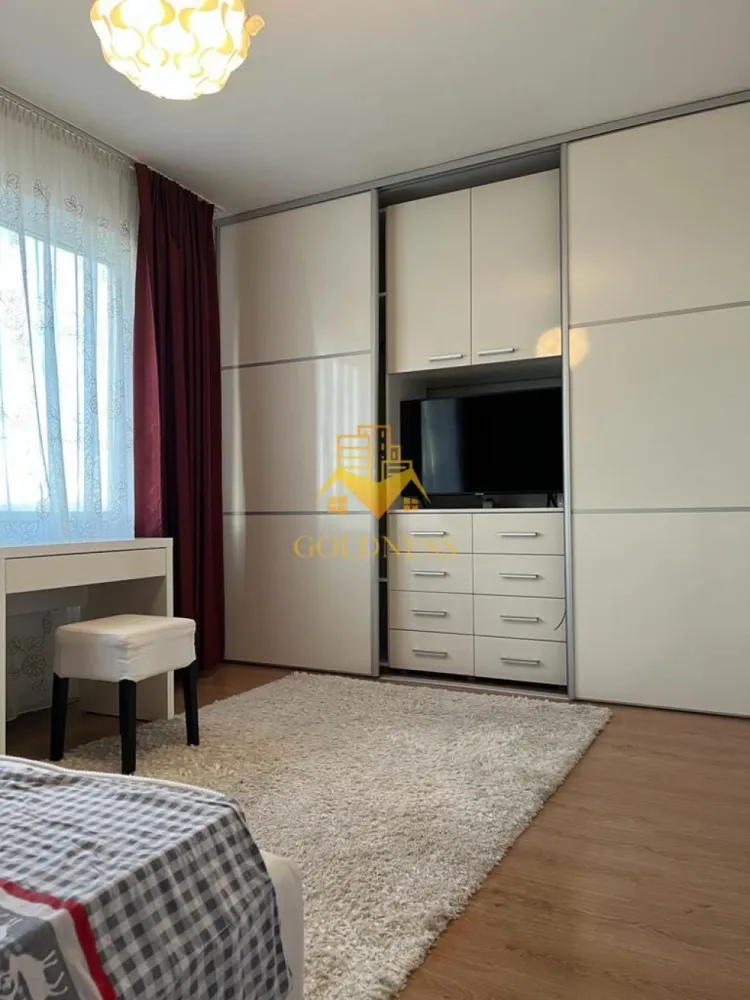 1 camera, Buna ziua, Lidl, Grand Hotel Italia, Fagului, Home Garden - GOLDNESS Imobiliare vă propune spre închiriere un apartament cu 1 camere complet mobilat și utilat, la etajul 2 într-un imobil de 4 etaje, în Cartierul Buna ziua.
Dispune de loc de parcare!
Se află în apropierea stațiilor de transport în comun, magazine, restaurante, spații verzi, farmacii, etc. 

Apartamentul este compartimentat astfel:
 - dormitor cu pat matrimonial, dressing, noptiere
 - bucătărie cu canapea extensibilă, complet utilată și mobilată, loc de servit masa 
 - baie cu cada, calorifer port prosop și dulap pentru depozitare.
 - balcon 4mp.

Imobilul este dotat cu toate cele necesare- centrală proprie, frigider, aragaz, hotă, mașină de spălat haine, etc. 

Dacă sunteți interesați de acest apartament și doriți să îl vizionați, dar și pentru alte oferte nu ezitați să ne contactați telefonic sau prin e-mail. Vă stăm la dispoziție!
Pentru intermediere se percepe un comision de 50% din prețul chiriei!