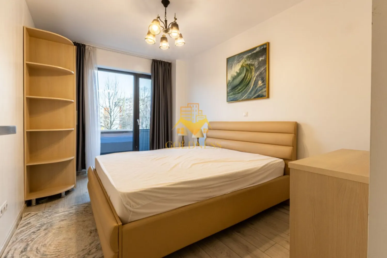 3 camere, terasa, bloc nou, Marasti Zona Piata Marasti, The Office - GOLDNESS Imobiliare vă propune spre închiriere un apartament cu 3 camere complet mobilat și utilat, la etajul 3 într-un imobil de 10 etaje, în Cartierul Marasti.
Posibilitate de parcare in zona la liber!
Se află în apropierea stațiilor de transport în comun, magazine, restaurante, spații verzi, farmacii, etc. 

Apartamentul este compartimentat astfel:
 - dormitor cu pat matrimonial, dressing, noptiere,comoda
 - dormitor cu pat matrimonial, dressing, noptiere, comoda
 - living complet utilat și mobilat, canapea extensibilă, loc de servit masa,TV
 - bucatarie complet mobilata si utilata, loc de servit masa
 - baie cu cada, calorifer port prosop și dulap pentru depozitare.
 - baie de serviciu.
 - terasa de 11 mp.

Imobilul este dotat cu toate cele necesare- centrală proprie, frigider, aragaz, hotă, mașină de spălat haine, etc. 

Dacă sunteți interesați de acest apartament și doriți să îl vizionați, dar și pentru alte oferte nu ezitați să ne contactați telefonic sau prin e-mail. Vă stăm la dispoziție!
Pentru intermediere se percepe un comision de 50% din prețul chiriei!