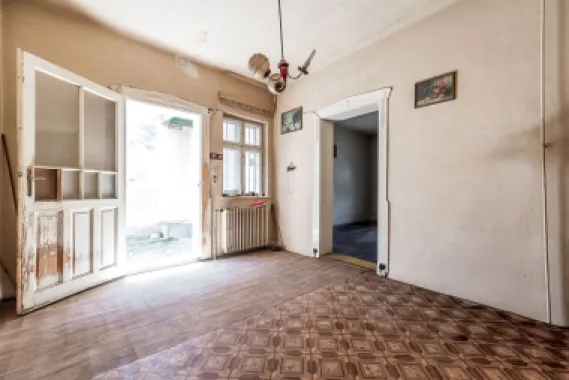 Casă solidă din cărămidă cu potențial EXCEPȚIONAL pe Calea Timișorii
