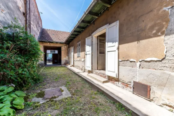 Casă solidă din cărămidă cu potențial EXCEPȚIONAL pe Calea Timișorii