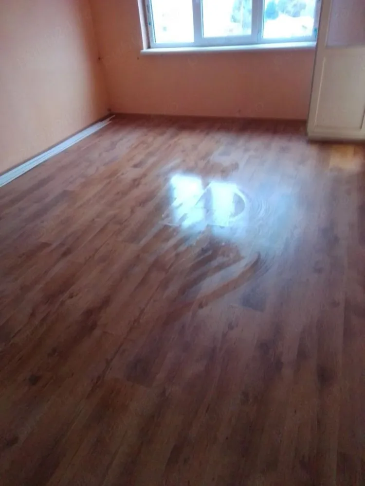 De inchiriat doua camere siderurgistilor vest, nemobilat, 200 euro - Se ofera spre închiriere apartament cu 2 camere, situat în cartierul Siderurgiștilor Vest, la etajul 3. Apartamentul este nemobilat, fiind potrivit pentru persoanele care doresc să îl amenajeze după propriile preferințe. Este un apartament spatios de 52 mp.
Preț: 200 €/lună negociabil.
Garantie returnabila 200 euro.
Se percepe comision de tranzactionare de 70% dintr-o chirie.
Se închiriază pe termen lung.
Pentru mai multe informații sau pentru programarea unei vizionări, vă rog să mă contactați 0741.030.291, Marilena, Agentia Mag Invest.