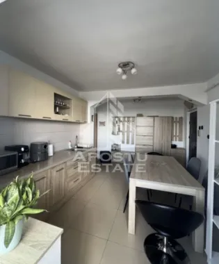 Apartament cu 3 camere ,zona Centrala