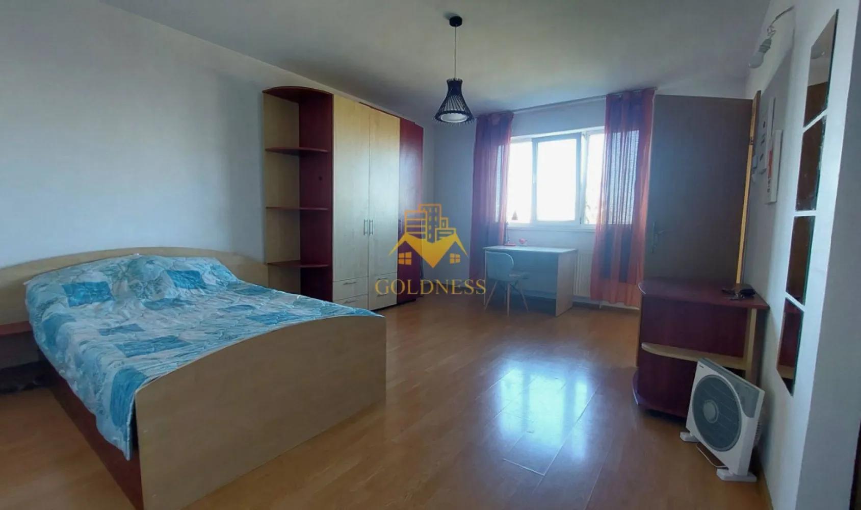 1 camera, modern, Observatorului, Zona Calea Turzii, Cartierul Zorilor - GOLDNESS Imobiliare vă propune spre închiriere un apartament cu 1 camer1 complet mobilat și utilat, la etajul 2 într-un imobil de 5 etaje, în cartierul Zorilor, aproape de Sigma Shopping Center. 

Apartamentul este compartimentat astfel:
 - dormitor cu pat matrimonial, dressing, noptiere, birou

 - bucatarie complet utilată, loc de servit masa 

 - baie cu dus, calorifer port prosop inox și dulap pentru depozitare.

 - balcon de 4 mp.

Imobilul este dotat cu toate cele necesare- centrală proprie, mașină de spălat haine, frigider, aragaz, etc. 

Se află în apropierea stațiilor de transport în comun, magazine, restaurante, spații verzi, farmacii, etc. 

Posibilitate de parcare la liber!

Dacă sunteți interesați de acest apartament și doriți să îl vizionați, dar și pentru alte oferte sau detalii nu ezitați să ne contactați telefonic sau prin e-mail. Vă stăm la dispoziție!