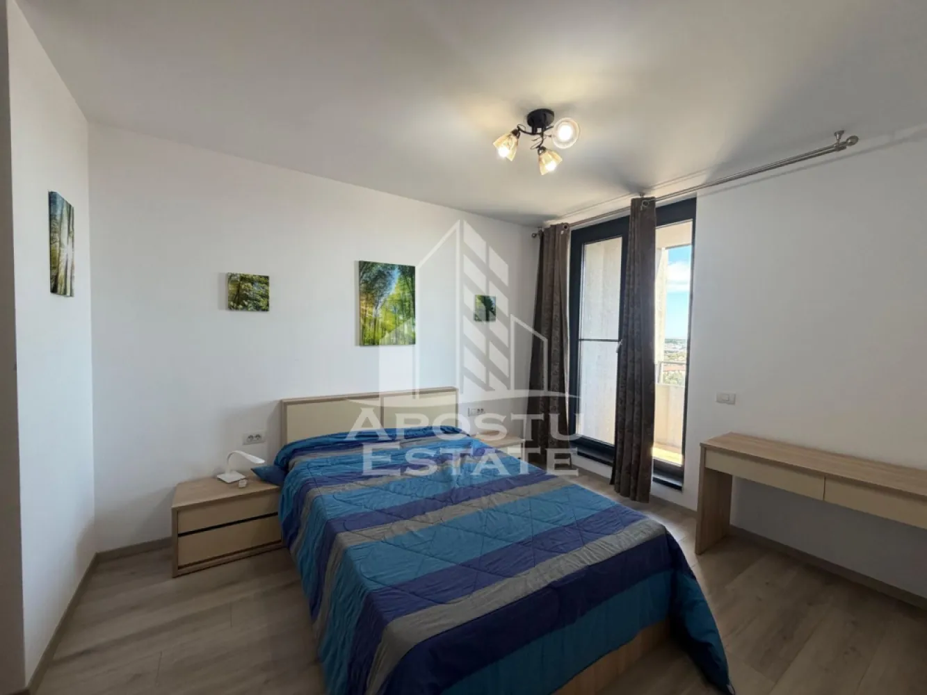 Apartament cu 3 camere de inchiriat, Timisoara, zona Take Ionescu - Agentia imobiliara APOSTU ESTATE va propune spre inchiriere un apartament cu 3 camere, spatios si luminos, situat in zona Take Ionescu, o zona linistita si bine pozitionata din Timisoara, potrivit pentru cupluri sau studenti care isi doresc o locuinta unde sa se simta confortabil si cu acces facil catre scoli, statii de autobuz, supermarketuri , magazine de zona, parcuri.

Suprafata utila: 69 mp
Compartimentare eficienta:
-Hol de acces generos
-Bucatarie complet mobilata si utilata, cu loc de luat masa
-Living luminos si spatios
-Doua dormitoare mobilate
-Doua bai, una cu cada, una cu dus 

Confort si facilitati:
-Incalzirea apartamentului: centrala proprie
-Apartamentul este complet mobilat si utilat
-Nu se accepta animale de companie de catre proprietar

Localizare:
-Timis,Timisoara, zona Take Ionescu – acces facil spre magazine, supermarketul Lidl, scoli, parcuri si mijloace de transport in comun.

Ideal pentru:
-Cupluri
-Studenti

Disponibilitate: imediata 
Pret chirie lunara: 800 Euro 
Programeaza o vizionare pentru a-ti putea imagina viitorul aici!
ID intern: CP3208116