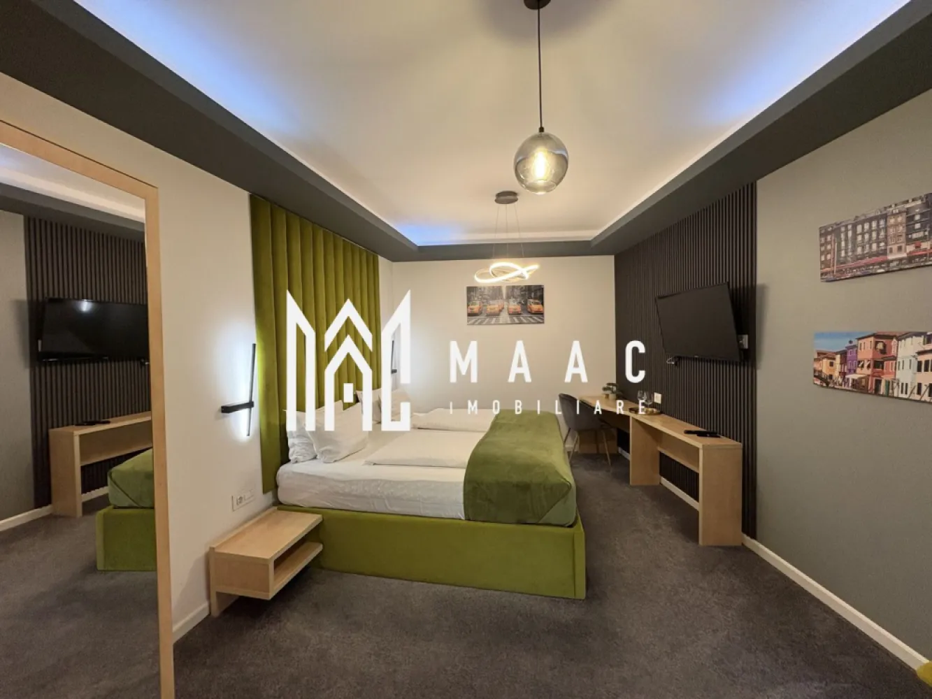 Apartament 3 Camere I Regim hotelier I Centru Istoric - MAAC Imobiliare vă propune spre vânzare un apartament situat în centrul istoric al Sibiului, pe Strada Tipografilor, într-o zonă extrem de apreciată și căutată atât de turiști, cât și de persoanele care își doresc să locuiască aproape de principalele atracții ale orașului. Amplasarea în centrul vechi oferă acces rapid către zonele turistice importante, restaurante, cafenele, spații culturale și puncte de interes din inima Sibiului.

Proprietatea este amenajată cu atenție la detalii, beneficiind de finisaje de calitate și mobilier modern, fiind complet mobilată și utilată. Spațiul interior oferă un ambient elegant și confortabil, ideal atât pentru locuire, cât și pentru activități de închiriere în regim turistic.

Compartimentarea apartamentului este practică și bine organizată:
-3 camere
-bucătărie
-2 băi
-hol
-spațiu de depozitare
-pivnita

În prezent apartamentul funcționează în regim hotelier, aspect care îl transformă într-o oportunitate foarte bună de investiție imobiliară în centrul istoric al Sibiului, cu posibilitatea de a genera venit imediat pentru viitorul proprietar. Datorită poziției sale într-o zonă turistică intens vizitată, proprietatea are potențial ridicat pentru exploatare în regim de închiriere pe termen scurt.

Totodată, apartamentul poate reprezenta și o locuință ideală pentru cei care își doresc să locuiască în centrul orașului, aproape de atmosfera vibrantă a Sibiului și de toate facilitățile urbane.

Pentru mai multe detalii vă rugăm să menționați la telefon numărul CP2958540.