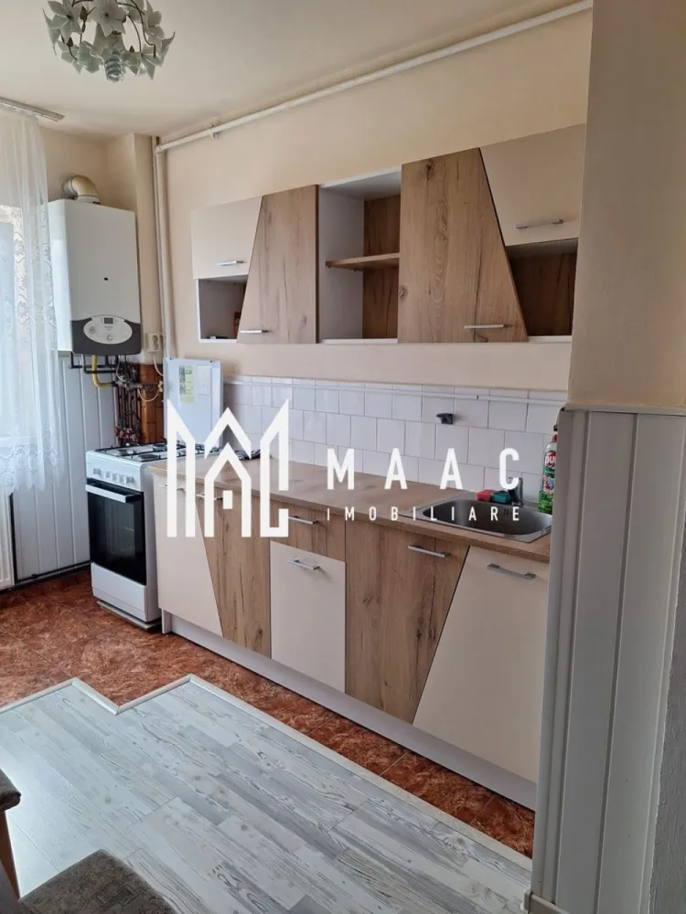 Apartament 3 camere | Etaj 4/10 | Bulevardul Mihai Viteazul - MAAC Imobiliare vă propune spre vânzare un apartament cu 3 camere, situat la etajul 4/10, intr-un bloc de pe Bulevardul Mihai Viteazul. Compartimentarea apartamentului: hol spațios, bucătărie mobilată / utilată, sufragerie semimobilată ( recent renovată, cu acces la balcon ), două dormitoare decomandate ( recent renovate ), două băi ( una principală, dotată cu cadă și una de serviciu ), balcon deschis, boxă pentru depozitare. Ideala atât pentru reședință, cât și pentru investiție. În imediata apropiere se regăsesc magazine alimentare, spații comerciale și transport public. Pentru mai multe detalii sau vizionări, vă rugăm să specificați telefonic că sunteți interesat/ă de anunțul cu ID: CP2797848 .