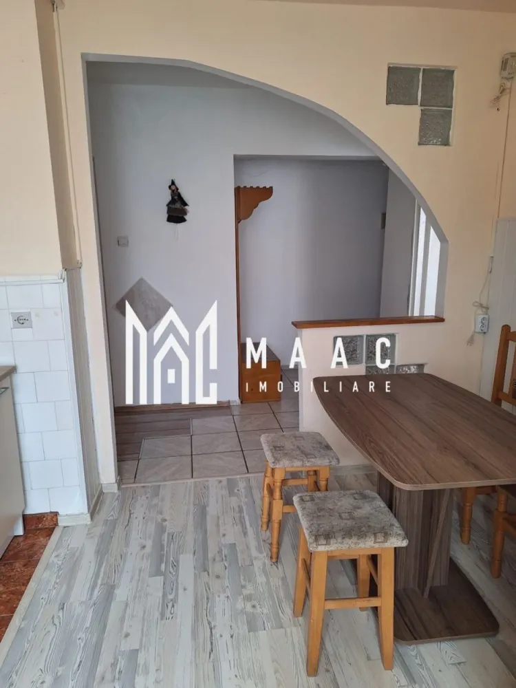 Apartament 3 camere | Etaj 4/10 | Bulevardul Mihai Viteazul - MAAC Imobiliare vă propune spre vânzare un apartament cu 3 camere, situat la etajul 4/10, intr-un bloc de pe Bulevardul Mihai Viteazul. Compartimentarea apartamentului: hol spațios, bucătărie mobilată / utilată, sufragerie semimobilată ( recent renovată, cu acces la balcon ), două dormitoare decomandate ( recent renovate ), două băi ( una principală, dotată cu cadă și una de serviciu ), balcon deschis, boxă pentru depozitare. Ideala atât pentru reședință, cât și pentru investiție. În imediata apropiere se regăsesc magazine alimentare, spații comerciale și transport public. Pentru mai multe detalii sau vizionări, vă rugăm să specificați telefonic că sunteți interesat/ă de anunțul cu ID: CP2797848 .