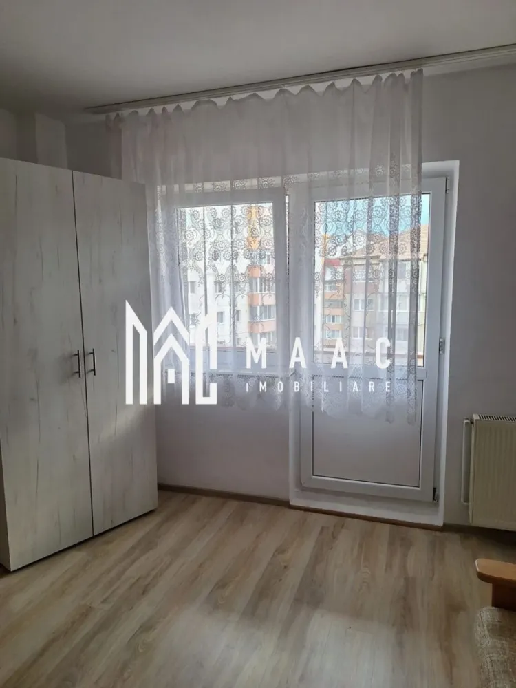 Apartament 3 camere | Etaj 4/10 | Bulevardul Mihai Viteazul - MAAC Imobiliare vă propune spre vânzare un apartament cu 3 camere, situat la etajul 4/10, intr-un bloc de pe Bulevardul Mihai Viteazul. Compartimentarea apartamentului: hol spațios, bucătărie mobilată / utilată, sufragerie semimobilată ( recent renovată, cu acces la balcon ), două dormitoare decomandate ( recent renovate ), două băi ( una principală, dotată cu cadă și una de serviciu ), balcon deschis, boxă pentru depozitare. Ideala atât pentru reședință, cât și pentru investiție. În imediata apropiere se regăsesc magazine alimentare, spații comerciale și transport public. Pentru mai multe detalii sau vizionări, vă rugăm să specificați telefonic că sunteți interesat/ă de anunțul cu ID: CP2797848 .