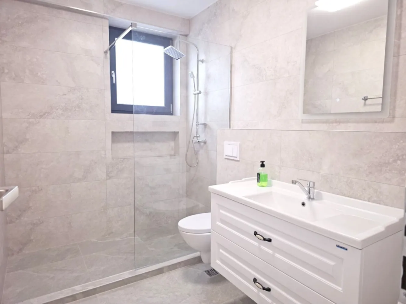 Apartament cu 2 camere mobilat si utilat, bloc nou - Prima inchiriere