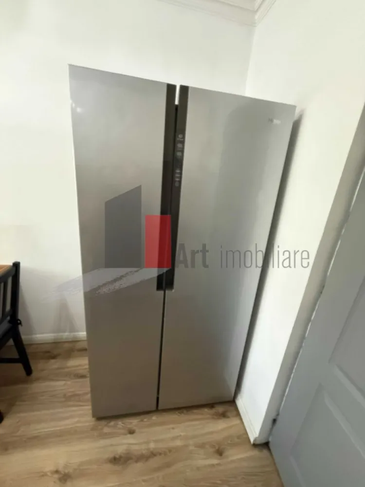 APARTAMENT 3 CAMERE LACUL TEI - Va oferim spre vanzare un apartament 3 camere decomandate, situat pe Bulevardul 
 Lacul Tei, in suprafata de 63 mp, chiar vis-a -vis de Parcul Tei.
 Apartamentul se compune din living, 2 dormitoare, bucatarie, baie, grup sanitar,
 si un balcon de 17 mp.
 Se vinde complet mobilat si utilat.
 Pentru mai multe imformatii sau vizionare sunati la 0722 371 033.