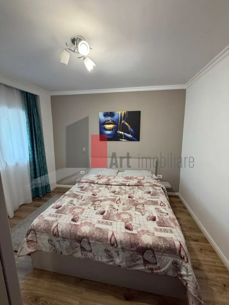APARTAMENT 3 CAMERE LACUL TEI - Va oferim spre vanzare un apartament 3 camere decomandate, situat pe Bulevardul 
 Lacul Tei, in suprafata de 63 mp, chiar vis-a -vis de Parcul Tei.
 Apartamentul se compune din living, 2 dormitoare, bucatarie, baie, grup sanitar,
 si un balcon de 17 mp.
 Se vinde complet mobilat si utilat.
 Pentru mai multe imformatii sau vizionare sunati la 0722 371 033.