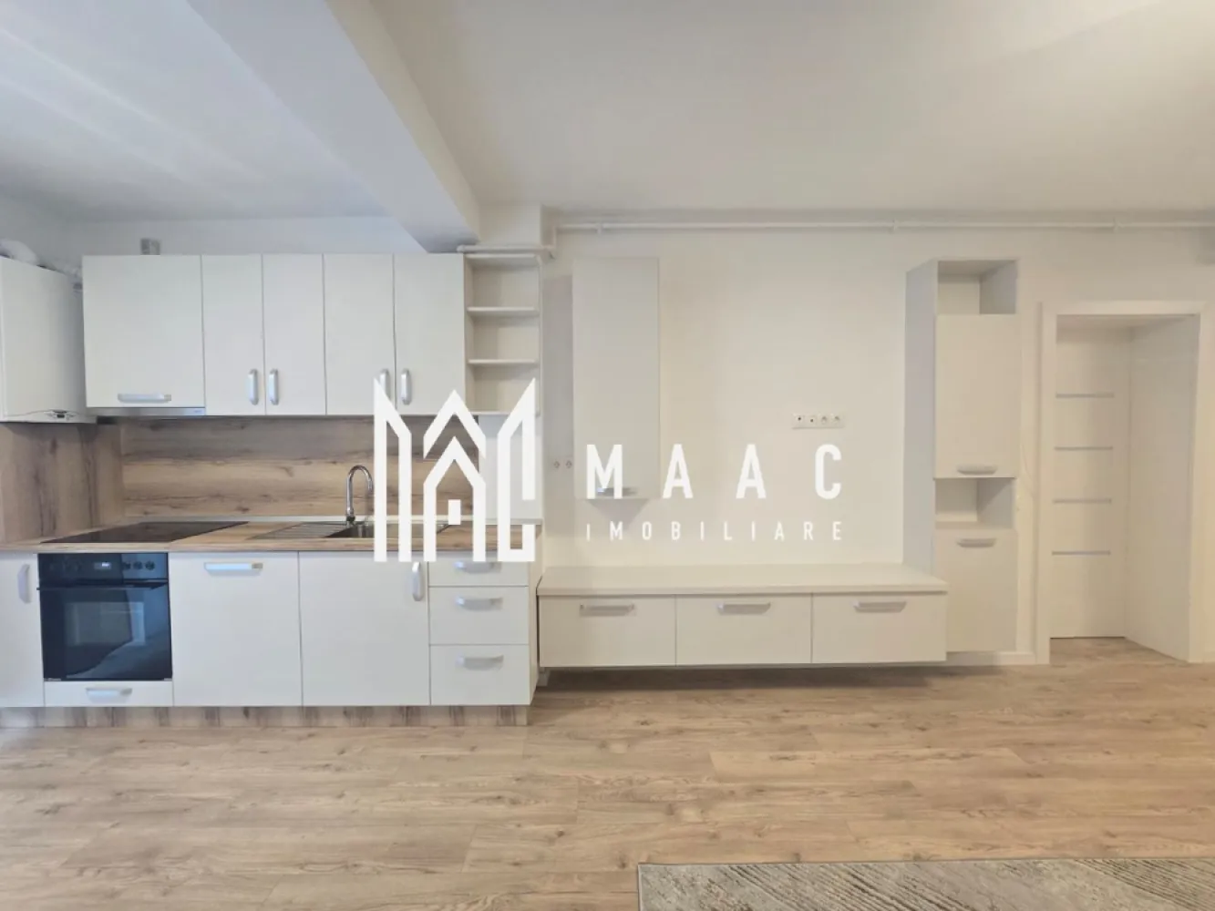 Apartament 2 camere nou | Modern | Balcon | Parcare - MAAC Imobiliare ofera spre inchiriere apartament de 2 camere, nou, complet mobilat si utilat, in zona de vest. mai exact in ansamblul rezidential DaVinci.

*PRIMA INCHIRIERE.

Locuinta are suprafata utila de 52mp si este alcatuita din hol, living open space cu bucatarie cu toate facilitatile, dormitor cu pat matrimonial, baie moderna si terasa de 18mp.

Apartamentul se afla la parterul inalt unui imobil cu regim de inaltime P+1+M, situat la intrarea in Sibiu, in cartierul rezidential DaVinci, care se remarca prin procentul ridicat de spatii verzi, constructii calitative si orientare Sudica la toate locuintele.

Se percepe o chirie in avans si garantie in cuantumul unei chirii lunare. Disponibilitate imediata.

Pentru mai multe detalii, specificati telefonic: CP3208400