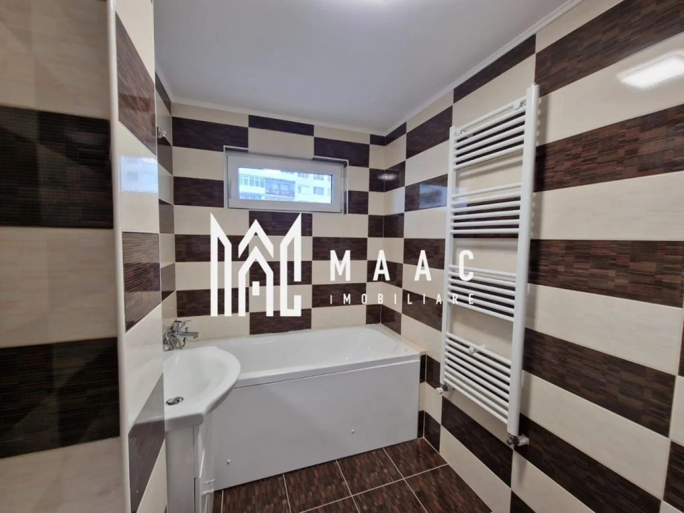 Apartament 4 camere | 76 MPU | 2 Bai | Piata Rahovei - MAAC Imobiliare va prezinta o mansardă spațioasă – 4 camere, 76 mp utili, complet finisata.

Compartimentare:
Living cu bucatarie generos și luminos.
Trei dormitoare spatioase .
Două băi dintre care una cu cada.
Predare la cheie.
Dotări: centrală termică proprie,calorifere,geamuri termopan.

Mansarda este complet intabulată și poate fi achiziționată și prin credit.

Pentru mai multe detalii precizati telefonic ca ati vazut anuntul cu ID: CP2778779