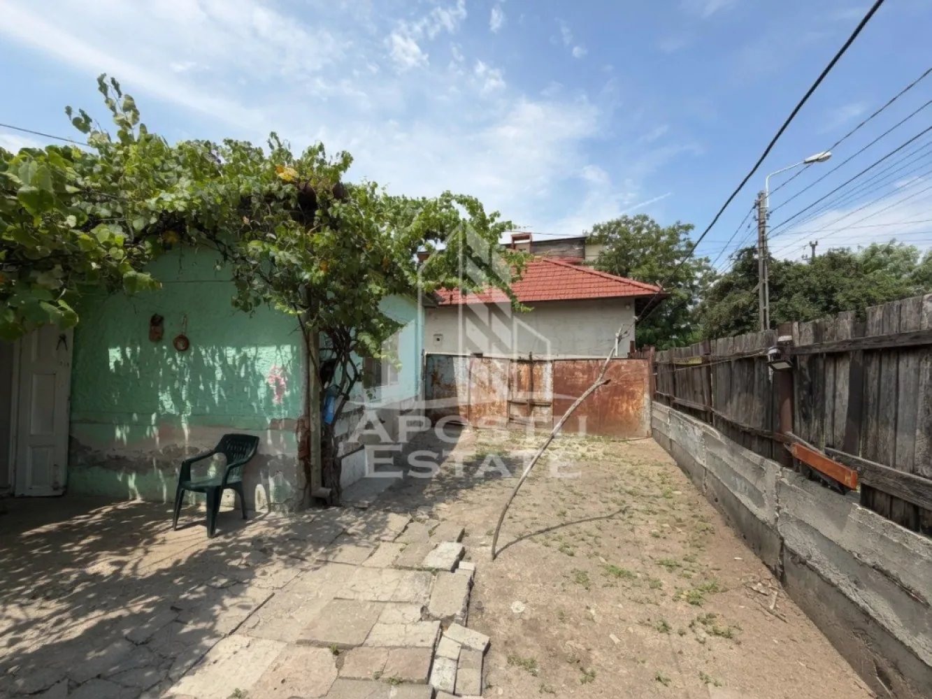Casa de vanzare, teren 225 mp, zona Fratelia, Bujorilor, Timisoara