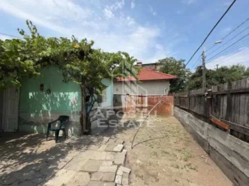 Casa de vanzare, teren 225 mp, zona Fratelia, Bujorilor, Timisoara