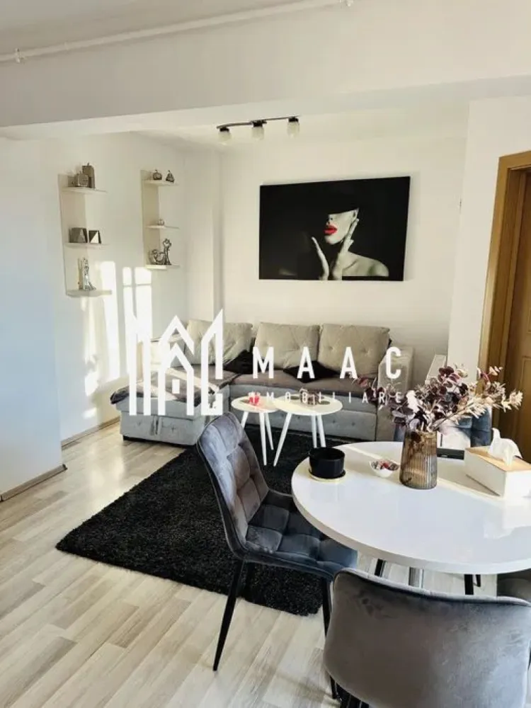 Apartament 2 camere I 50 MPU I Turnisor-Cartierul Alma - MAAC Imobiliare va propune spre vanzare un apartament spațios și luminos cu 2 camere, situat în cartierul Alma – Turnișor, la etajul 3 din 4 al unui imobil solid, bine întreținut. Apartamentul este decomandat și are o compartimentare practică, după cum urmează: living generos, bucătărie separată, dormitor, baie și balcon, oferind confort și funcționalitate. Locuința se vinde exact ca în poze, fiind complet mobilată și utilată cu electrocasnice moderne: frigider, aragaz, cuptor cu microunde și mașină de spălat. Apartamentul este într-o stare foarte bună, nu necesită reparații, fiind pregătit pentru mutare imediată – se predă la cheie.
Zona Turnișor este liniștită și foarte căutată, cu acces facil la magazine, școli, grădiniță, creșă și mijloace de transport în comun, ceea ce face apartamentul extrem de practic pentru viața de zi cu zi.
Este o alegere ideală pentru o familie, un cuplu sau pentru investiție, având un potențial foarte bun de închiriere.
Pentru mai multe detalii si programarea unei vizionari va rugam sa specificati ID: CP2891672.