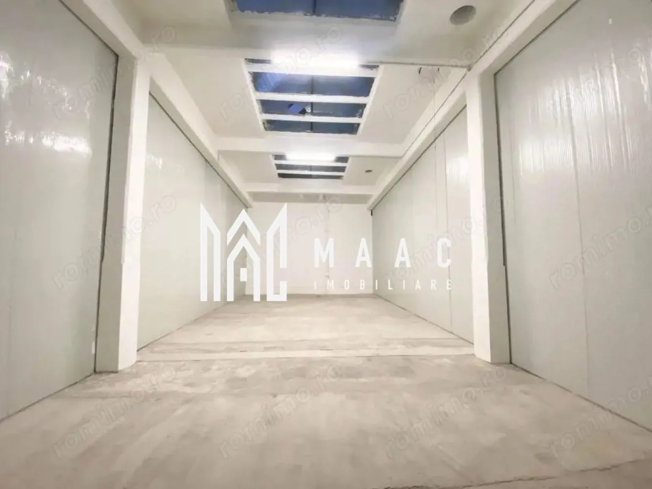 Hală de închiriat I 100 mp I Cisnădie, Sibiu - MAAC Imobiliare va propune spre inchiriere un spațiu tip hală cu suprafața de 100 mp, situat în Cisnădie, județul Sibiu, ideal pentru depozitare, producție sau alte activități comerciale.

Spațiul este amplasat la parter, oferind acces facil pentru marfă și utilaje.

Caracteristici:
Suprafață: 100 mp
Destinație: depozitare / producție / spațiu comercial
Nivel: parter
Energie electrică: 220V și 380V
Utilități: apă și canalizare
Ușă acces spațiu: 3 m x 3 m (ideală pentru acces marfă și utilaje)

Spațiul este potrivit pentru atelier, mică producție, depozit, service sau alte activități comerciale.

Condiții de închiriere: Se percepe o garanție în cuantumul unei chirii lunare.
Pentru mai multe detalii și programarea unei vizionări, vă invităm să contactați Maac Imobiliare, specificând ID: CP2903524.