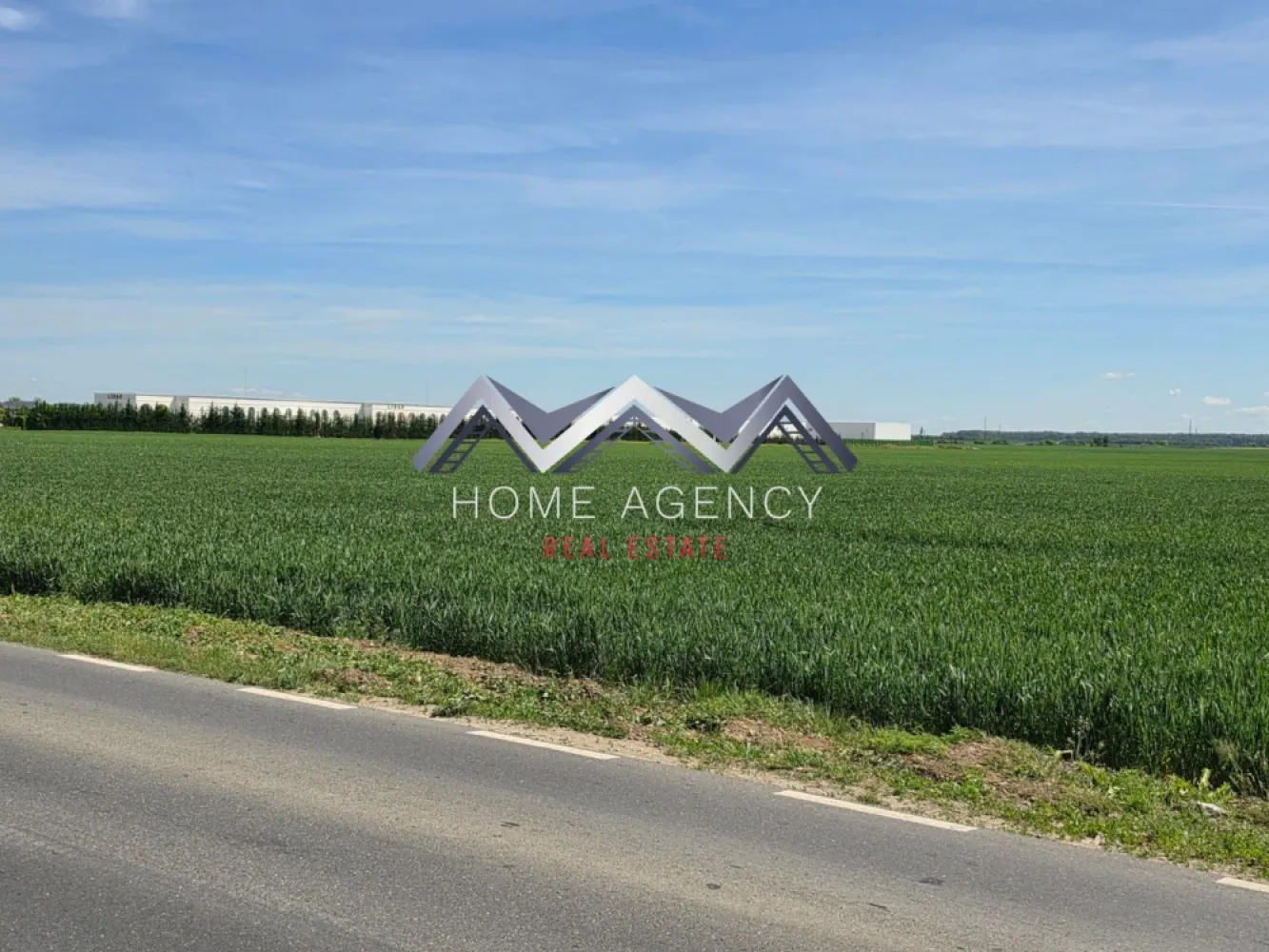 Teren 33.211 mp Tunari – ideal logistică, showroom sau producție - Vă propunem, spre vânzare, un teren intravilan cu suprafața de 33.211 mp, situat în Tunari - Dimieni, într-o zonă cu dezvoltare accelerată și acces rapid către București, Șoseaua de Centură, DN1 și principalele hub-uri comerciale și logistice din Nordul Capitalei.

Conform certificatului de urbanism, terenul este încadrat într-o zonă destinată activităților industriale, depozitare, servicii, comerț angro, birouri și activități productive, fiind o oportunitate excelentă pentru investiții și dezvoltări de business.

Indicatori urbanistici:
- POT max. 40%
- CUT max. 2

Terenul este ideal pentru:
- hale logistice și depozitare;
- parc logistic / industrial;
- showroom-uri;
- unități de producție;
- spații comerciale și servicii;
- clădiri de birouri și sedii de companie.

Avantaje:
- suprafață generoasă, potrivită pentru proiecte logistice, comerciale sau industriale de anvergură;
- poziționare strategică în Nordul Capitalei, într-una dintre cele mai active zone de dezvoltare economică;
- acces rapid către Șoseaua de Centură, DN1, Autostrada A3 și principalele artere de circulație;
- proximitate față de Aeroportul Internațional Henri Coandă – avantaj important pentru activități logistice, distribuție, import-export sau sedii regionale;
- zonă cu infrastructură în continuă dezvoltare și interes crescut din partea investitorilor;
- acces facil pentru trafic comercial, transport greu și flux operațional eficient;
- multiple posibilități de dezvoltare și valorificare investițională, într-o piață aflată în expansiune.

Proprietatea reprezintă o alegere foarte bună atât pentru investitori, cât și pentru companii care își doresc dezvoltarea unui proiect comercial sau industrial într-o zonă aflată în continuă expansiune.

Pentru detalii suplimentare și vizionări, vă stăm la dispoziție.