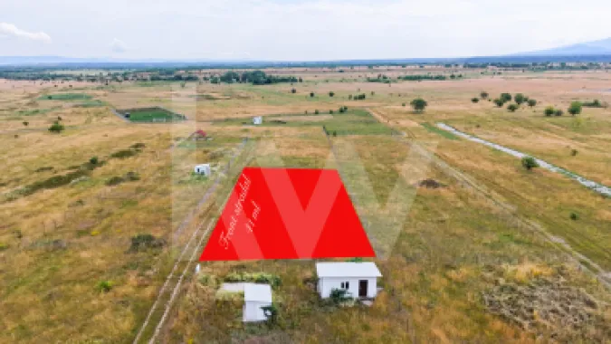 Teren cu priveliște spectaculoasă spre Munții Făgăraș- Valea Avrigului