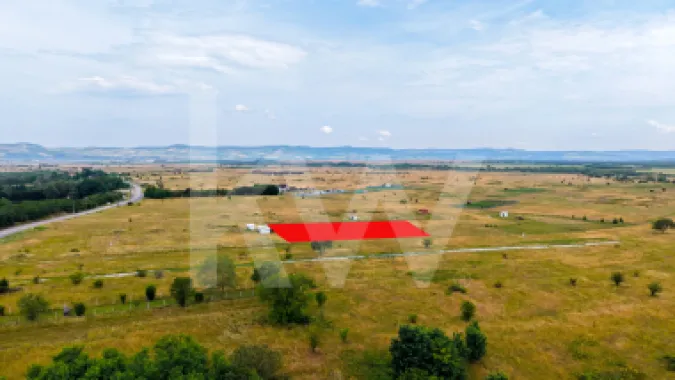 Teren cu priveliște spectaculoasă spre Munții Făgăraș- Valea Avrigului