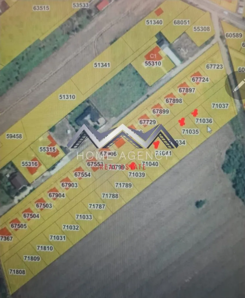 Teren de vânzare în Balotești – Str. Lahovari | Investiție sau Construcție - Vă oferim spre vânzare 4 loturi de teren intravilan, situate într-o zonă în plină dezvoltare din Balotești, pe strada Ion Lahovari. Locația îmbină liniștea specifică zonei cu accesul facil către punctele de interes din nordul Capitalei.

Fiecare lot are o configurație generoasă, optimă pentru un proiect rezidențial modern:
Suprafață utilă: 560 mp
Cotă drum servitute: 140 mp
Suprafață totală per lot: 700 mp

Localizare strategică: Situat pe strada Lahovari, o zonă curată, aerisită și cu acces rapid către DN1, Autostrada A3 și Aeroportul Otopeni.
Potențial ridicat: Ideal atât pentru investiție (zonă cu apreciere imobiliară constantă), cât și pentru construcție imediată.
Utilități: În proximitate (gaz, curent).
Vecinătăți: Zone rezidențiale noi, Therme București, Edenland Park și centre comerciale (DN1 Value Centre).