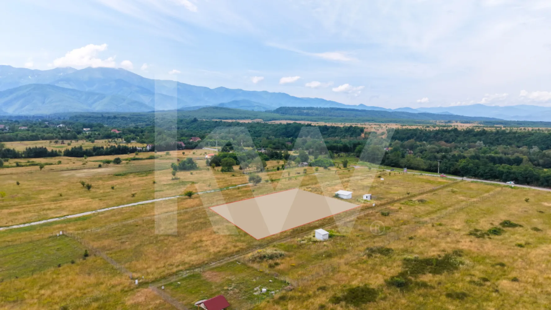Teren cu priveliște spectaculoasă spre Munții Făgăraș- Valea Avrigului
