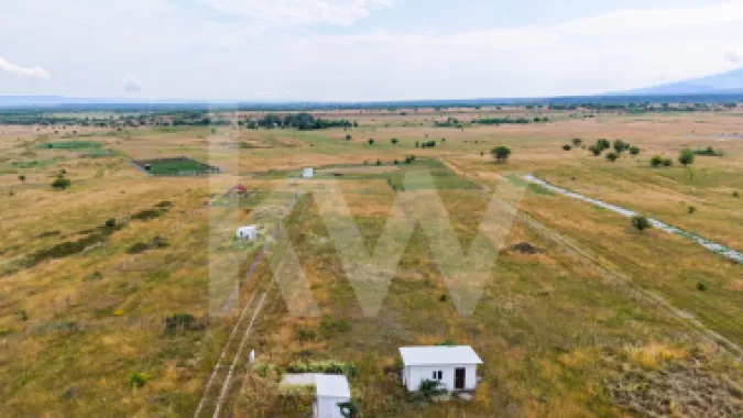 Teren cu priveliște spectaculoasă spre Munții Făgăraș- Valea Avrigului