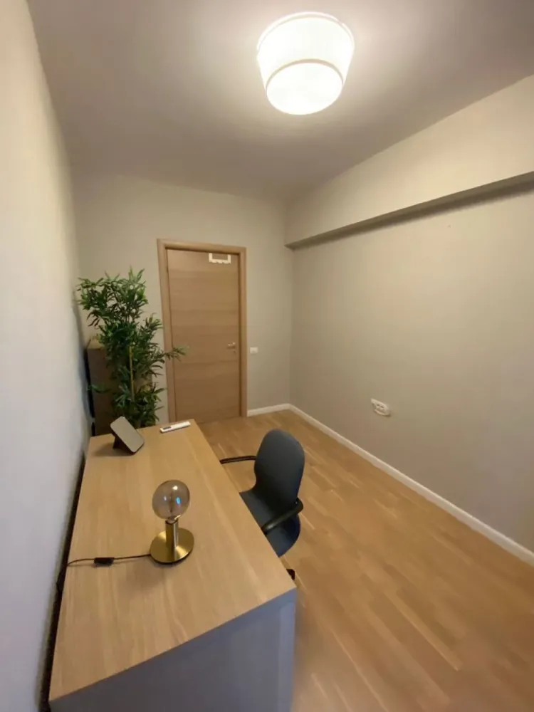 Apartament 4 Camere Zona Sisesti de închiriat - Apartament 4 camere zona Sisesti Jandarmeriei în Atlantic City Residence:

-anul construcției 2017
-etaj 5/10
-suprafata utila 100m2
- 1 loc de parcare subteran la -2
- centrala proprie
- mobilat
- Bucatarie complet utilata
- Emag easybox si Mega Image la parter
- disponibil din data de 10 februarie 2025

Compartimentare: 
Living 
Bucatarie
Dormitor Fără Baie
Baie Comuna cu intrare din hol/ living
Dormitor cu baie
1 camera birou/ dormitor single 
2 balcoane 

Pentru mai multe detalii va rog sa ma contactați.