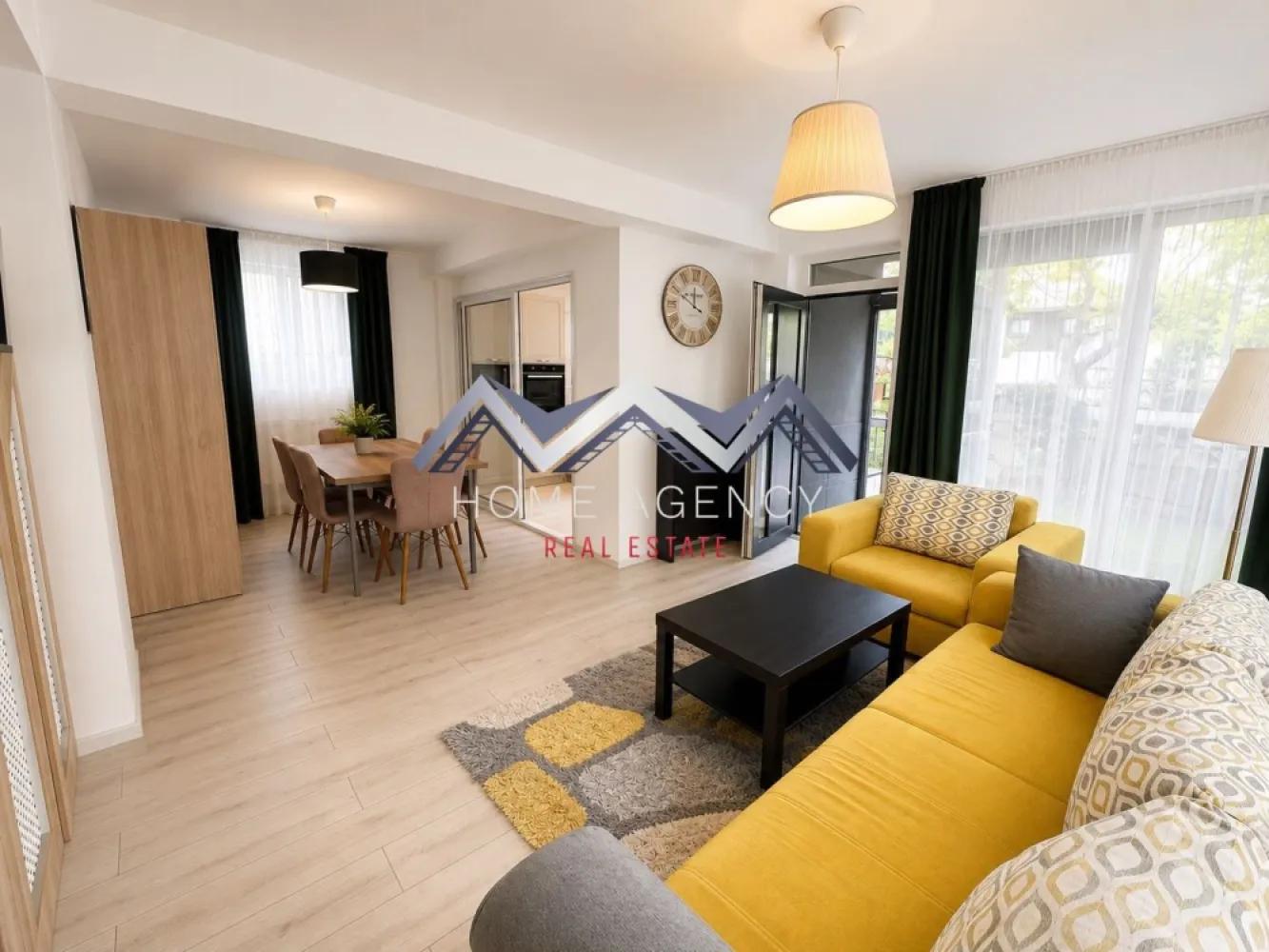 Casă single P+1 | curte amenajată | Tunari - Otopeni - Există case care impresionează prin dimensiuni și există case care te fac să te simți acasă din primul moment. Această proprietate din zona Otopeni–Tunari face parte din cea de-a doua categorie.

Construită în 2020 și amplasată pe un teren de 261 mp, locuința oferă un spațiu eficient compartimentat, ideal pentru un cuplu sau o familie care își dorește confort, intimitate și o curte de care să se bucure în fiecare zi.

La parter regăsim zona de living cu dining, luminoasă și primitoare, o bucătărie retrasă, închisă cu sticlă, o baie cu duș walk-in și spații de depozitare atent gândite, inclusiv sub scară. Etajul este dedicat odihnei și cuprinde două dormitoare spațioase, dintre care unul beneficiază de acces către balcon, precum și o baie generoasă cu cadă. De la acest nivel se face accesul spre pod, un spațiu suplimentar pentru depozitare.

Farmecul acestei proprietăți se regăsește însă și în exterior. Curtea este amenajată cu vegetație matură, care oferă intimitate și creează o atmosferă relaxantă pe tot parcursul anului. Terasa acoperită, amenajată în stil foișor, devine locul perfect pentru cafeaua de dimineață, mesele în familie sau serile petrecute alături de prieteni. În plus, proprietatea dispune de magazie și spații suplimentare de depozitare, extrem de utile pentru organizarea eficientă a locuinței.

Poziționarea reprezintă un alt avantaj important: într-o zonă liniștită, aproape de pădure, dar totodată la câteva minute de magazine, restaurante, școli, grădinițe și principalele puncte de interes din Otopeni, Tunari și nu numai.

O casă cochetă, bine întreținută și pregătită pentru noii proprietari, care îmbină perfect confortul unei locuințe moderne cu liniștea unei zone apropiate de natură.

Programează acum o vizionare!