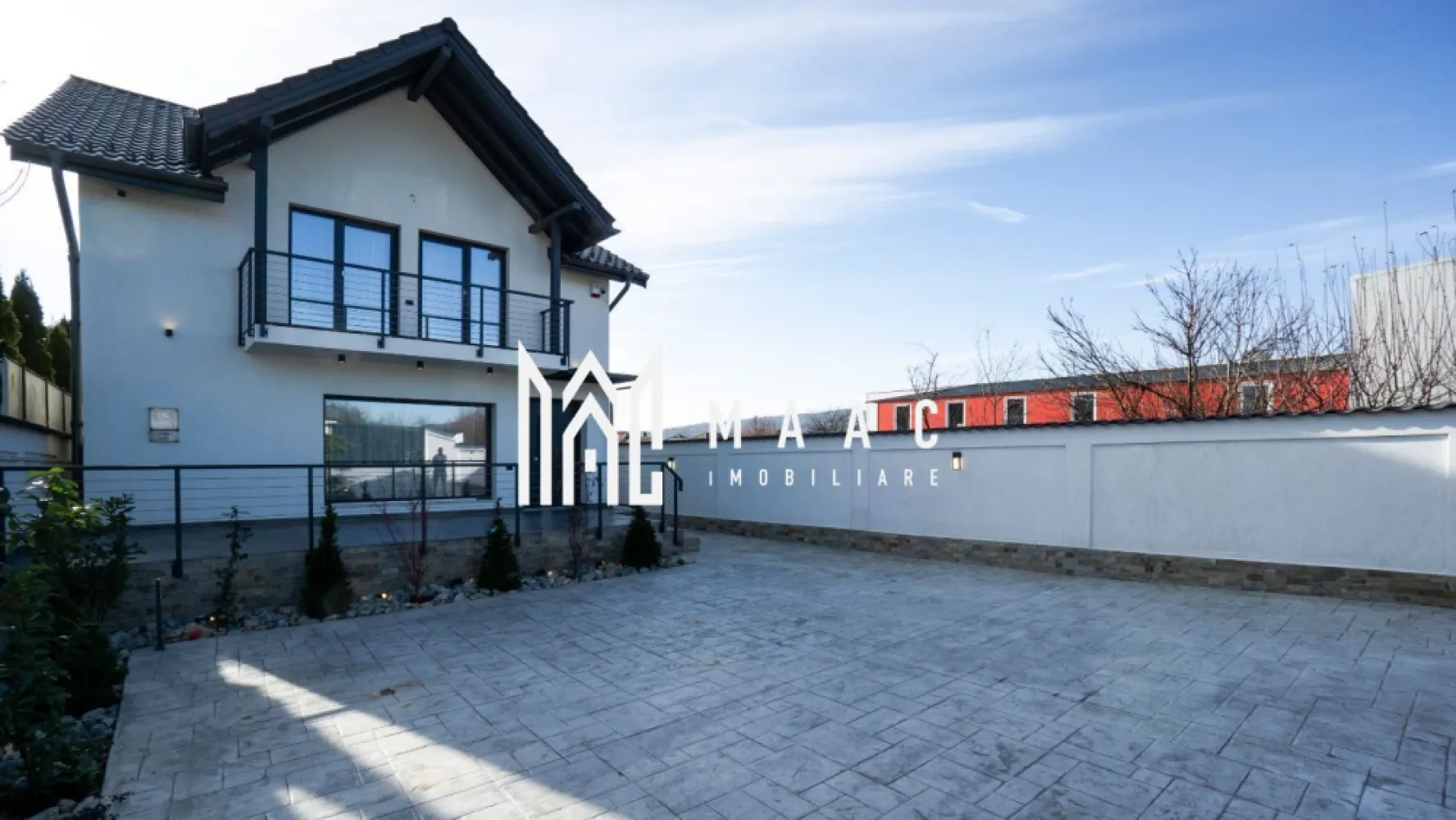 Casă deosebita Goranu-Ramnicu Valcea| 220mp util| 673 mp teren - MAAC IMOBILIARE vă propune spre vânzare o proprietate deosebită situată în cartierul Goranu, Râmnicu Vâlcea, într-o zonă apreciată pentru liniște, priveliște și accesul rapid către centrul orașului.

Această locuință reprezintă o oportunitate rară, îmbinând eleganța unei construcții moderne cu confortul unei curți amenajate pentru relaxare. Proprietatea este ideală pentru o familie care își dorește spațiu, intimitate și un stil de viață liniștit, aproape de natură.

Punctul forte – Grădina și Curtea

Proprietatea dispune de un teren de 673 mp, amenajat profesional, cu o grădină superbă ce creează un spațiu perfect pentru relaxare, petrecerea timpului în aer liber sau activități de familie.

Beneficiu unic:
Proprietatea include contract de întreținere activ pentru următorii 3 ani, ceea ce înseamnă că nu va trebui să vă preocupați de întreținerea grădinii. Tunsul gazonului, îngrijirea florilor și a plantelor sunt realizate de specialiști, fără costuri sau efort suplimentar din partea viitorului proprietar.

Detalii construcție

Suprafață utilă: 220 mp

Compartimentare ideală pentru o familie cu 2 copii

Camere spațioase și luminoase, care oferă confort și intimitate fiecărui membru al familiei

Finisaje premium

Stare excelentă, locuința fiind gata de mutare imediată, fără investiții necesare

Localizare

Situată în cartierul Goranu, proprietatea oferă acces rapid către centrul municipiului Râmnicu Vâlcea, păstrând în același timp avantajul unei zone liniștite de case, cu multă verdeață.

Această proprietate este locul unde confortul interior se întâlnește cu o oază de verdeață perfect întreținută, oferind un stil de viață relaxat și elegant.

Pentru mai multe informații sau pentru programarea unei vizionări, echipa MAAC IMOBILIARE vă stă la dispoziție.
CP2958888