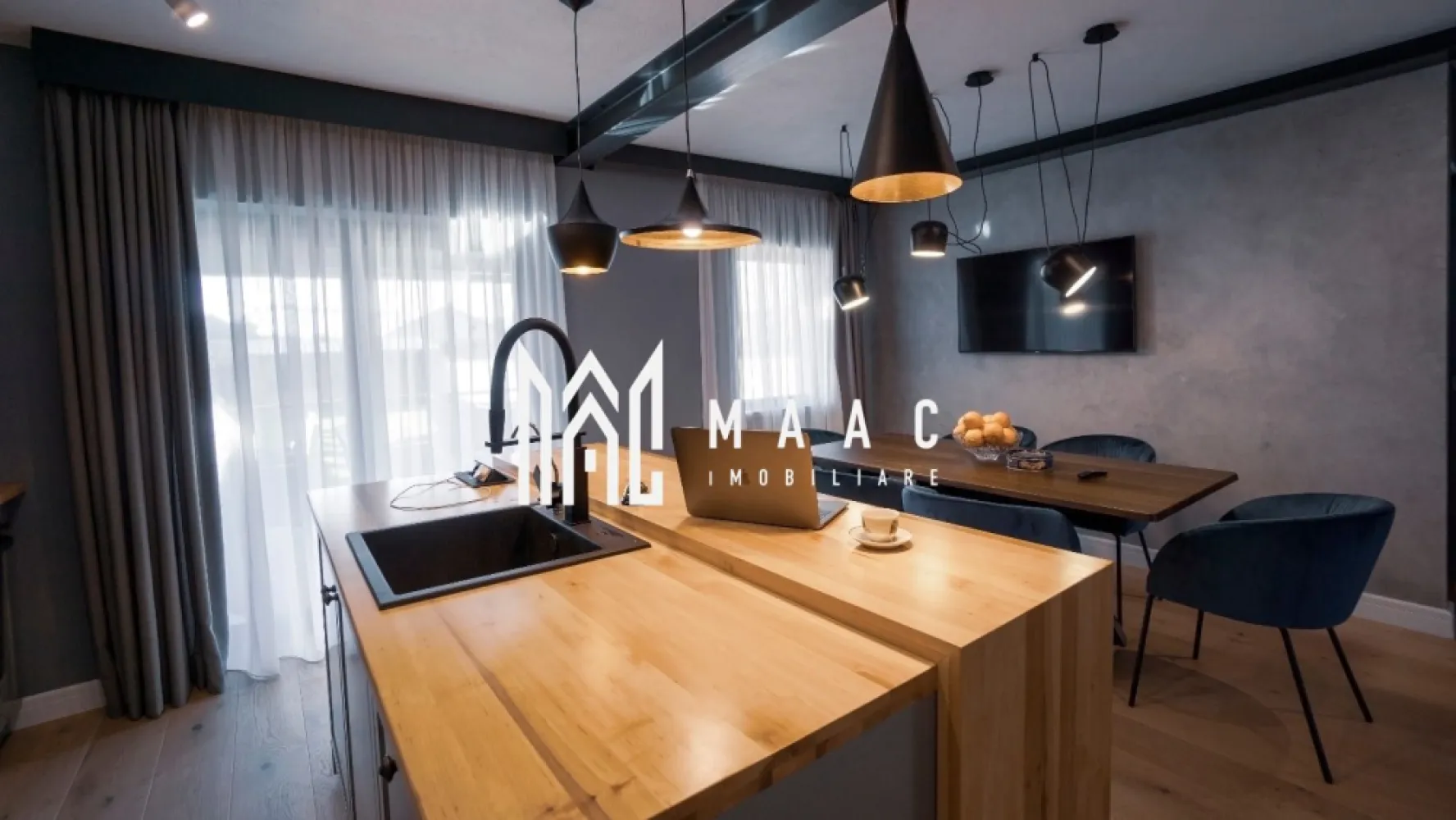 Casă deosebita Goranu-Ramnicu Valcea| 220mp util| 673 mp teren - MAAC IMOBILIARE vă propune spre vânzare o proprietate deosebită situată în cartierul Goranu, Râmnicu Vâlcea, într-o zonă apreciată pentru liniște, priveliște și accesul rapid către centrul orașului.

Această locuință reprezintă o oportunitate rară, îmbinând eleganța unei construcții moderne cu confortul unei curți amenajate pentru relaxare. Proprietatea este ideală pentru o familie care își dorește spațiu, intimitate și un stil de viață liniștit, aproape de natură.

Punctul forte – Grădina și Curtea

Proprietatea dispune de un teren de 673 mp, amenajat profesional, cu o grădină superbă ce creează un spațiu perfect pentru relaxare, petrecerea timpului în aer liber sau activități de familie.

Beneficiu unic:
Proprietatea include contract de întreținere activ pentru următorii 3 ani, ceea ce înseamnă că nu va trebui să vă preocupați de întreținerea grădinii. Tunsul gazonului, îngrijirea florilor și a plantelor sunt realizate de specialiști, fără costuri sau efort suplimentar din partea viitorului proprietar.

Detalii construcție

Suprafață utilă: 220 mp

Compartimentare ideală pentru o familie cu 2 copii

Camere spațioase și luminoase, care oferă confort și intimitate fiecărui membru al familiei

Finisaje premium

Stare excelentă, locuința fiind gata de mutare imediată, fără investiții necesare

Localizare

Situată în cartierul Goranu, proprietatea oferă acces rapid către centrul municipiului Râmnicu Vâlcea, păstrând în același timp avantajul unei zone liniștite de case, cu multă verdeață.

Această proprietate este locul unde confortul interior se întâlnește cu o oază de verdeață perfect întreținută, oferind un stil de viață relaxat și elegant.

Pentru mai multe informații sau pentru programarea unei vizionări, echipa MAAC IMOBILIARE vă stă la dispoziție.
CP2958888
