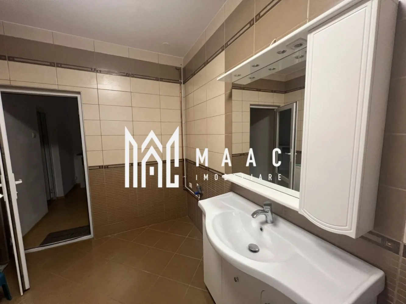 Spațiu de închiriat I Zona Ștrand, Sibiu I ideal pentru birouri - MAAC Imobiliare va propune spre inchiriere un spațiu situat în zona Ștrand din Sibiu, potrivit pentru birouri, cabinet, activități administrative sau alte tipuri de activități profesionale.

Spațiul este amplasat într-o zonă accesibilă, fiind ideal pentru desfășurarea unei activități într-un cartier bine dezvoltat al orașului.

Caracteristici:
Potrivit pentru birouri sau alte activități
Grup sanitar propriu
Zonă Ștrand – Sibiu
Acces facil și zonă cu trafic
Spațiul poate fi adaptat în funcție de nevoile chiriașului și este ideal pentru cabinet, sediu firmă, birou contabilitate, IT sau alte servicii.

Condiții de închiriere: Se percepe o garanție în cuantumul unei chirii lunare.
Pentru mai multe detalii și programarea unei vizionări, vă invităm să contactați Maac Imobiliare, specificând ID: CP2961799.