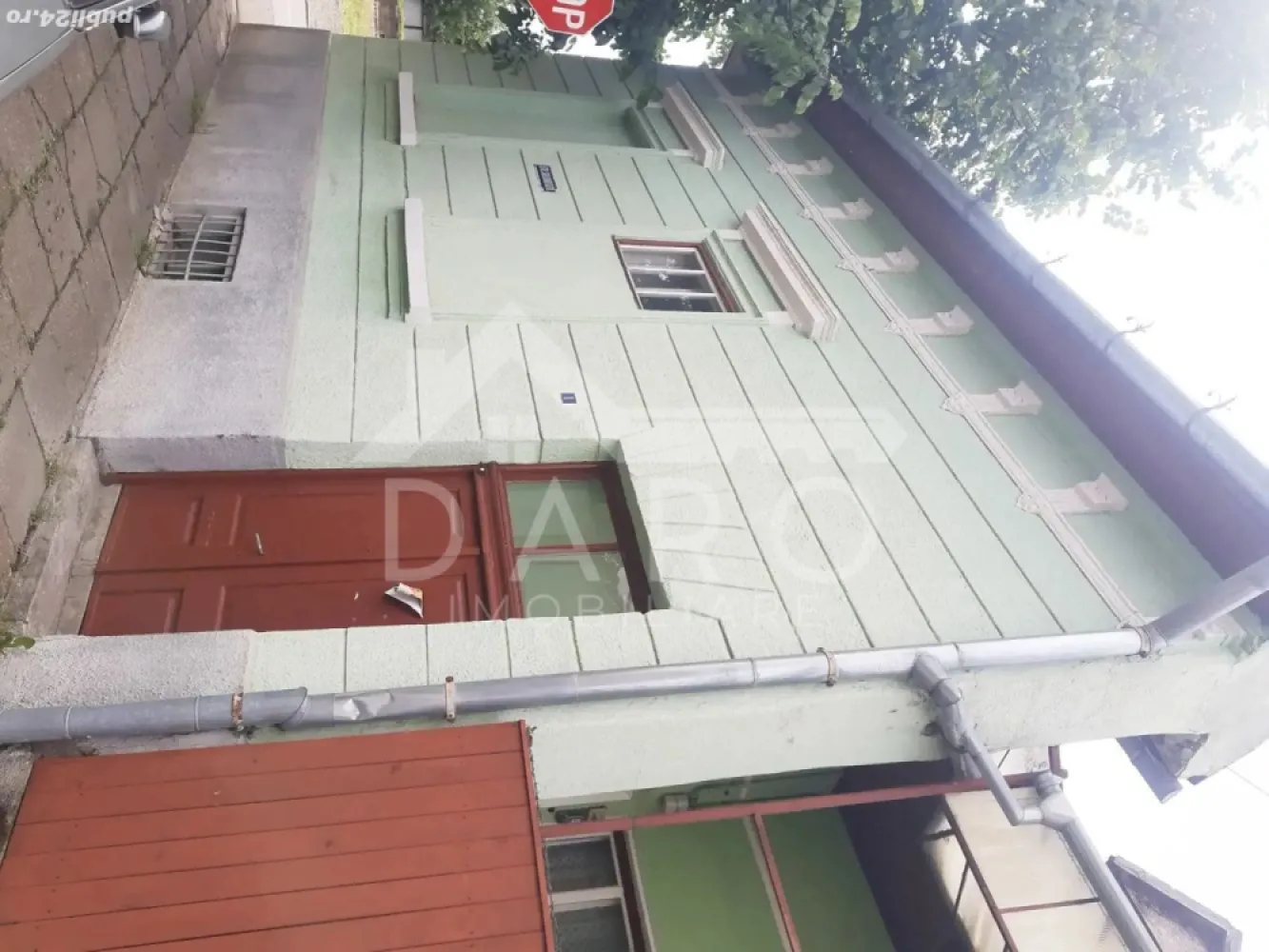 🌿 Casă cu 3 camere și curte îngrijită – zonă liniștită, Gara Mică - 🏡 DARO Imobiliare oferă spre vânzare casă particulară în Târgu Mureș, zona Gara Mică

📍 Situată într-o zonă liniștită și ușor accesibilă, aproape de gară, magazine și mijloace de transport.

✨ Detalii:
• Suprafață locuibilă: 68 mp
• Compartimentare: 3 camere, bucătărie, baie și pivniță
• Curte mică, frumoasă și îngrijită
• Casă locuibilă imediat, ideală pentru o familie sau un cuplu care caută liniște și intimitate

💰 Preț: 140.000 €
📞 Telefon: 0749 535 729

🏠 DARO Imobiliare – găsim împreună locul pe care îl poți numi acasă!