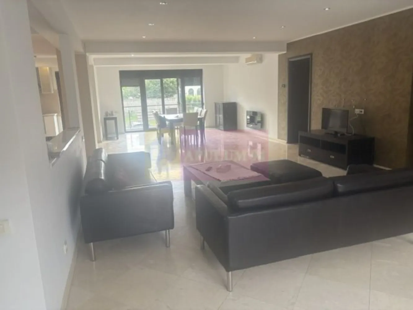 Apartament 4 camere Baneasa- Sisesti. - Compania imobiliara Apulum 94 va propune un apartament de 4 camere situat in zona Baneasa- Gheorghe Ionescu Sisesti cu Sos Straulesti. 
Blocul este retras fata de strada principala, ceea ce confera mai multa liniste si intimitate, dar la o distanta foarte mica fata de mijloacele de transport. 
Apartamentul este la parter inalt din 4 etaje. Este un apartament generos, avand o suprafata utila de 120 mp la care se adauga 2 terase, una de 28 mp si cealalta de 30 mp. 
Bucataria este deschisa cu livingul , cele doua avand in total o suprafata de 65 mp.
Interiorul are termopan, jaluzele verticale, gresie, faianta, parchet, 2 aparate de aer conditionat, centrala termica cu incalzire prin pardoseala. 
Apartamentul este liber si se poate preda imediat. 
Pentru vizionare si mai multe detalii nu ezitati sa ma contactati pe nr 0733683446- Laura Ionescu.