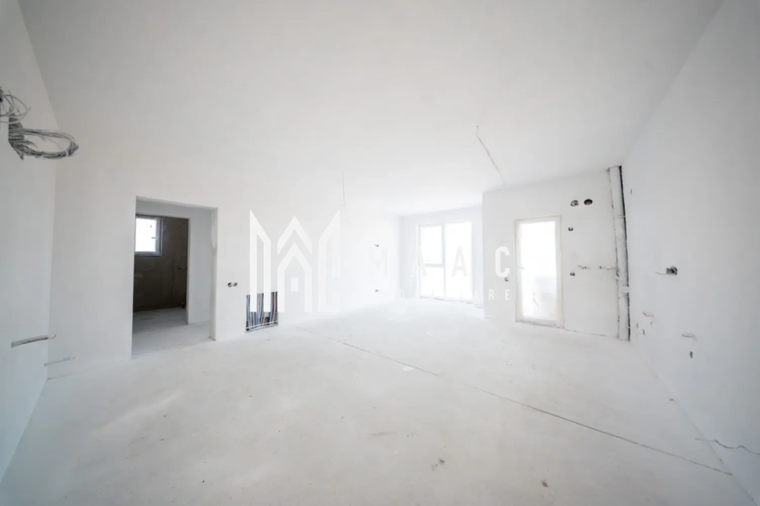 Apartamente 2 și 3 camere | Rate direct la dezvoltator | Balcon Selimbar - MAAC Imobiliare vă prezintă spre vânzare apartamente moderne cu 2 și 3 camere, cu posibilitatea achiziției în rate direct la dezvoltator, fără credit bancar.

Locuințele sunt compartimentate eficient și se predau la cheie, fiind ideale atât pentru locuință personală, cât și pentru investiție.

Tipuri de apartamente disponibile
Apartamente cu 2 camere

47 mp utili
Compartimentare: living cu bucătărie open space, dormitor, baie cu geam, logie de 4 mp
Preț: 103.000 euro (TVA inclus)

55 mp utili
Compartimentare: living cu bucătărie open space, dormitor, baie cu geam, logie de 4 mp
Preț: 125.000 euro (TVA inclus)

Apartamente cu 3 camere

75 mp utili
Compartimentare: living cu bucătărie open space, 2 dormitoare, 2 băi, balcon/logie de 8 mp
Preț: 169.000 euro (TVA inclus)
Posibilitate achiziție în rate: 33.000 euro avans + 600 euro/lună timp de 30 ani

80 mp utili
Compartimentare: living cu bucătărie open space, 2 dormitoare, 2 băi, balcon de 8 mp
Preț: 180.000 euro (TVA inclus)
Posibilitate achiziție în rate: 33.000 euro avans + 650 euro/lună timp de 30 ani

Dotări și informații suplimentare
 predare la cheie
 uși interioare Porta Doors
 logii și balcoane generoase
 loc de parcare disponibil separat – 5.000 euro
 predare estimată: Iunie – Iulie

Aceste apartamente reprezintă o oportunitate excelentă pentru cei care își doresc o locuință modernă, într-un imobil nou, cu posibilitatea achiziției flexibile direct la dezvoltator.

 Pentru mai multe detalii sau pentru programarea unei vizionări, vă rugăm să ne contactați, specificând ID:CP2955613