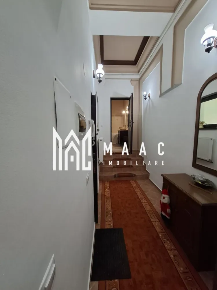 Apartament 2 Camere | 68 MPU | Centrul Istoric - MAAC Imobiliare oferă spre vânzare un apartament deosebit, situat într-o vilă elegantă din centrul istoric al Sibiului.

Apartamentul are o suprafață de 68 mp și se vinde complet mobilat și utilat, fiind pregătit pentru mutare imediată sau pentru investiție în regim hotelier.

Compartimentare:
 • living / cameră principală
 • dormitor
 • bucătărie
 • baie

Avantaje:

 Locație ultracentrală, într-o zonă pietonală
 Ideal pentru locuit sau investiție turistică
 Apartament complet mobilat și utilat

 În imediata apropiere se află numeroase puncte de interes: restaurante, magazine, școli, creșe și instituții importante precum Primăria Municipiului Sibiu și Biserica Sfânta Treime, precum și alte atracții turistice ale orașului.

Pentru mai multe informații sau pentru programarea unei vizionări, vă rugăm să ne contactați și să specificați ID-ul proprietății: CP2958017.