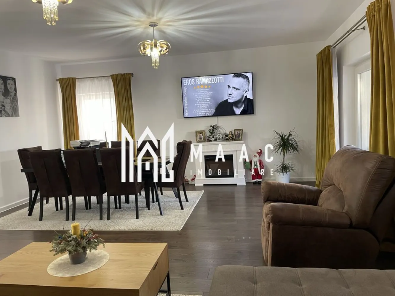 Casă Tip Duplex | Mobilată Si Utilată | Cartierul Arhitecțil - MAAC Imobiliare vă propune spre vânzare o casă tip duplex, situată în Cartierul Arhitecților, 

Locuința a fost finalizată în anul 2019 și este locuită de aproximativ 4 ani. Proprietatea se remarcă prin finisaje premium și mobilier de lux, fiind pregătită pentru mutare imediată.

Compartimentare:

 Parter
 • hol de acces
 • casa scării
 • debara/cămară
 • baie
 • bucătărie
 • living spațios cu ieșire pe terasă acoperită de 21 mp

 Etaj
 • 3 dormitoare complet mobilate
 • hol
 • dressing
 • baie
 • balcon

Avantaje și dotări:

 Se vinde complet mobilată și utilată, exact ca în imagini
 Terasă acoperită ideală pentru relaxare
 Curte pavată și complet amenajată
 Garduri solide din beton și cărămidă, placate cu piatră și marmură
 Posibilitate de parcare pentru până la 3 mașini în curte
 Zonă rezidențială liniștită, foarte căutată

 Pentru mai multe informații sau pentru programarea unei vizionări, vă rugăm să ne contactați și să specificați ID-ul proprietății: CP2958313.