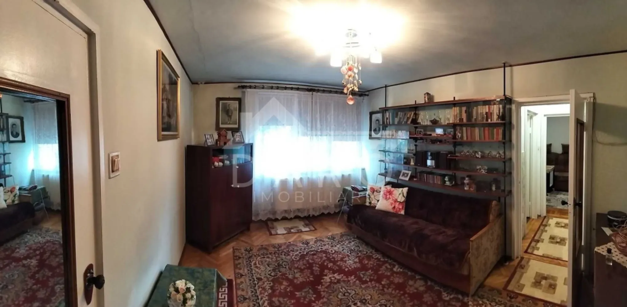 🏡 Apartament 2 camere de vânzare – Zona Libertății | 49 mp | 78.000 € - 🏡 Apartament 2 camere de vânzare – Zona Libertății | 49 mp | 78.000 €
Se oferă spre vânzare apartament cu 2 camere, situat în zona Libertății, aproape de centrul orașului Târgu Mureș, într-o zonă liniștită și foarte bine conectată la punctele importante din oraș.
💰 Preț: 78.000 €
📐 Suprafață utilă: 49 mp
🏢 Etaj: Parter
✔ compartimentare nedecomandată
Compartimentare:
✔ living
✔ dormitor
✔ bucătărie
✔ baie
✔ balcon închis
✔ pivniță
Dotări și utilități:
✔ geamuri termopan
✔ posibilitate de vânzare mobilat sau nemobilat
✔ apartament luminos și bine întreținut
Avantaje:
📍 zonă Libertății – aproape de centrul orașului
📍 în apropiere de unitatea militară
📍 aproape de cartierul Maurer
📍 clinici medicale Top Med și Nova Vita în apropiere
📍 piață de zi cu produse proaspete
📍 stații de transport public în zonă
💎 Ideal pentru locuință personală sau investiție, datorită poziționării foarte bune.
🤝 Proprietate promovată prin DARO Imobiliare
💳 Pentru achiziție, prin Kiwi Finance beneficiezi de:
✔ analiză GRATUITĂ a eligibilității
✔ acces la oferte de la peste 12 bănci
✔ negocierea dobânzii în favoarea ta
✔ suport complet până la semnarea contractului
📞 Detalii și vizionări:
Coman Maria – DARO Imobiliare & Kiwi Finance
📱 0749 535 729
🔑 DARO Imobiliare – găsim proprietatea potrivită.
💳 Kiwi Finance – obținem creditul pentru a o cumpăra.