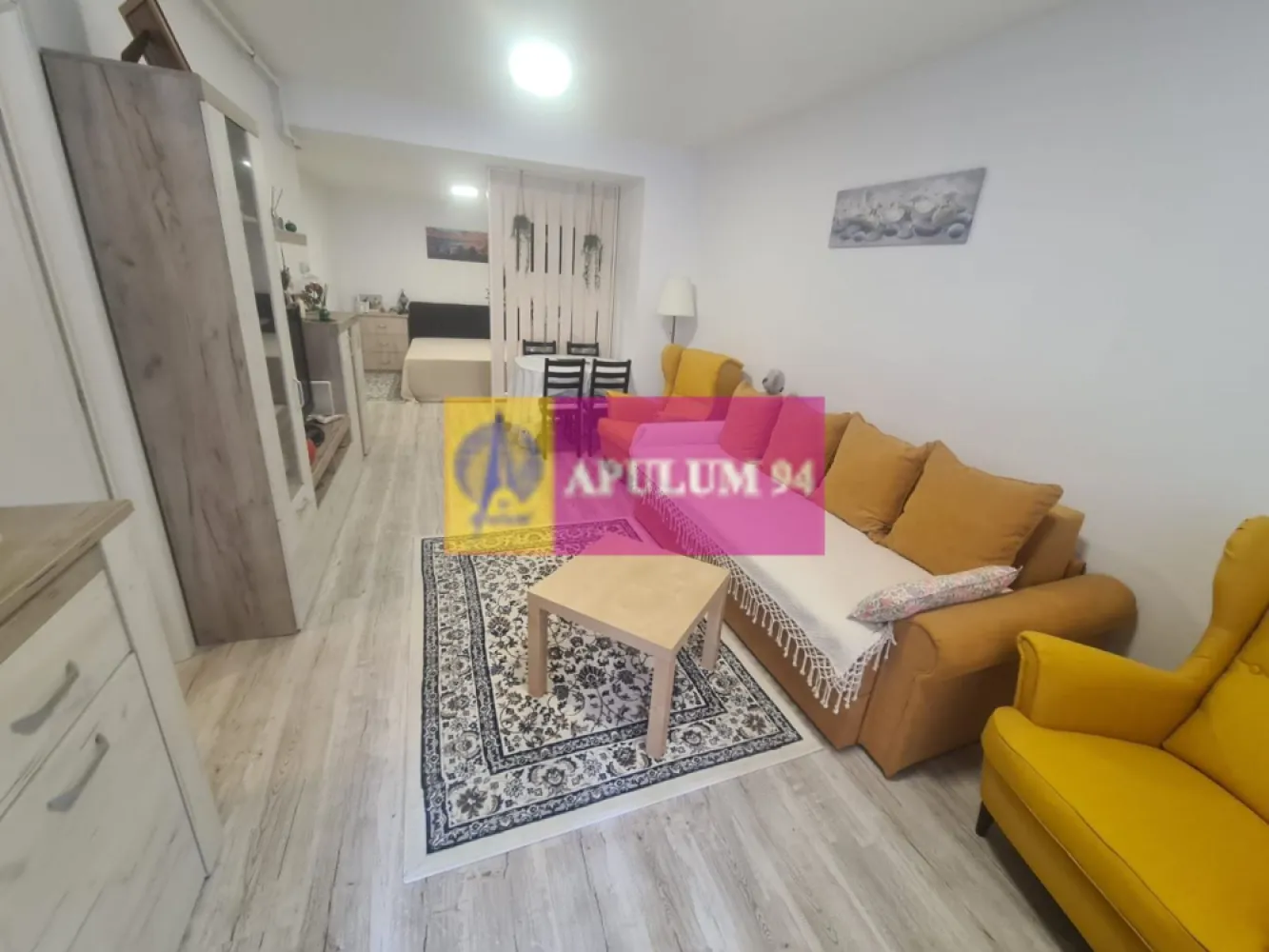 Apartament de vanzare in Sinaia - Complex Colina Marei - Agentia imobiliara Mervani, va prezinta un apartament cu 2 camere, situat in Complexul Colina Marei, la etajul 1 al unui bloc cu 9 etaje, din Sinaia.

 Construit in anul 2018, blocul are finisaje moderne, are lift si este pozitionat intr-o zona linistita, cu o priveliste deosebit de frumoasa.

 Apartamentul dispune de o suprafata construita de 71 mp, si o suprafata utila de 56 mp (inclusiv terasa). Suprafata terasei este de 13 mp.

 Imobilul are tamplarie PVC, iar incalzirea se realizeaza cu centrala proprie. Spatiul este amenajat modern si beneficiaza de o compartimentare avantajoasa.

 Apartamentul se vinde mobilat si utilat, este luminos si spatios.

Compartimentare:

- hol

- baie

- camera de zi si dormitor

- bucatarie

- terasa
